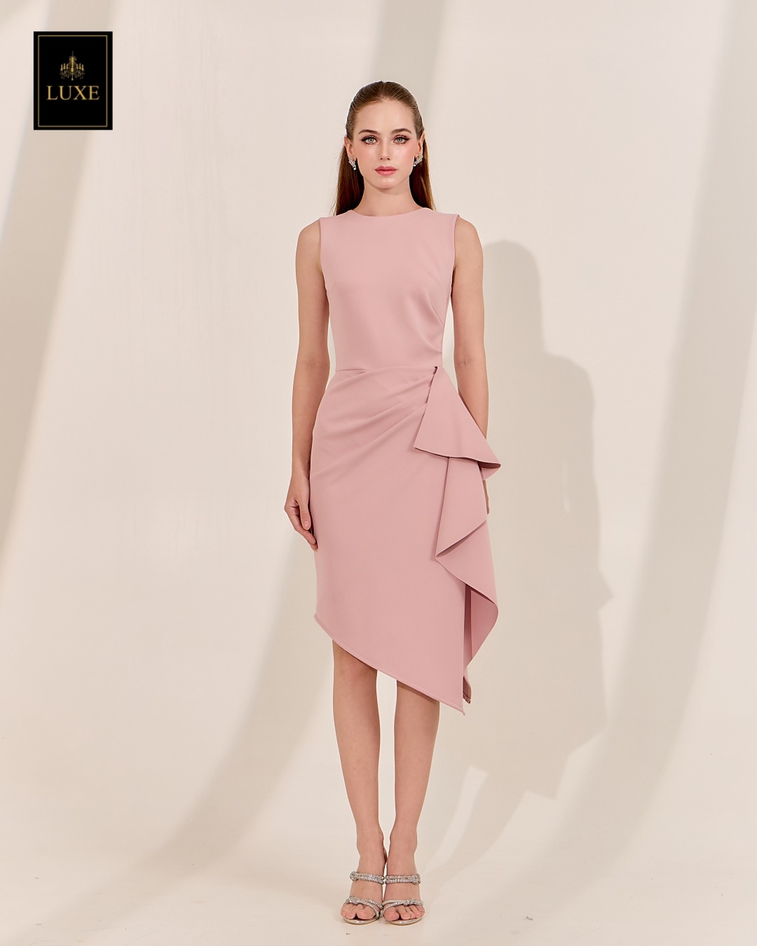 เดรสแฟชั่น เดรสเสื้อคอกลมแขนกุด กระโปรงทรงสอบ แต่งระบายข้าง ปลายเฉลียง