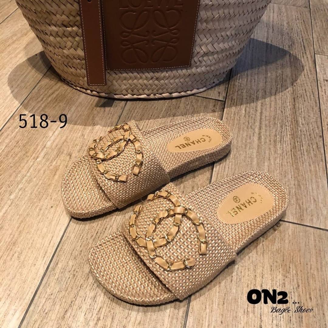 รองเท้าแตะchanel หน้าแต่ง อะไหล่โซ่รอย cc สวยมากค่ะ ผ้ากระสอบ collection ใหม่ เพิ่มความ ชิคไปอีก ภายในบุนวม ใส่สบายมาก