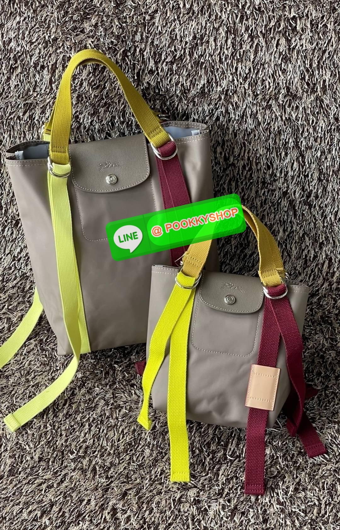 💕LONGCHAMP LE PLIAGE RE-PLAY Tote bag S เป็นอีกรุ่นที่น่าสนใจในการออกแบบ กระเป๋าโท้ทแนวตั้งที่กว้างขวางมีน้ำหนักเบา ใช้งานได้จริง ปิดด้วยกระดุมแป๊กและสามารถถือด้วยมือ สะพายไหล่ และสะพายข้างลำตัว Le Pliage Re-Play เวอร์ชันใหม่นี้ยังคงเติมชีวิตชีวา