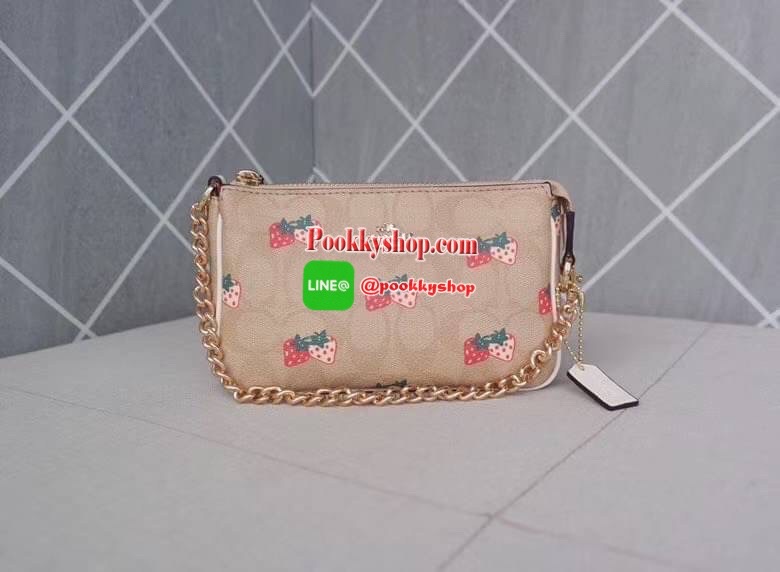 Coach POUCH IN SIGNATURE CANVAS WITH STRAWBERRY Signature coated canvas with smooth leather details Two credit card slots Inside multifunction pocket One zip closure, fabric lining| Detachable strap