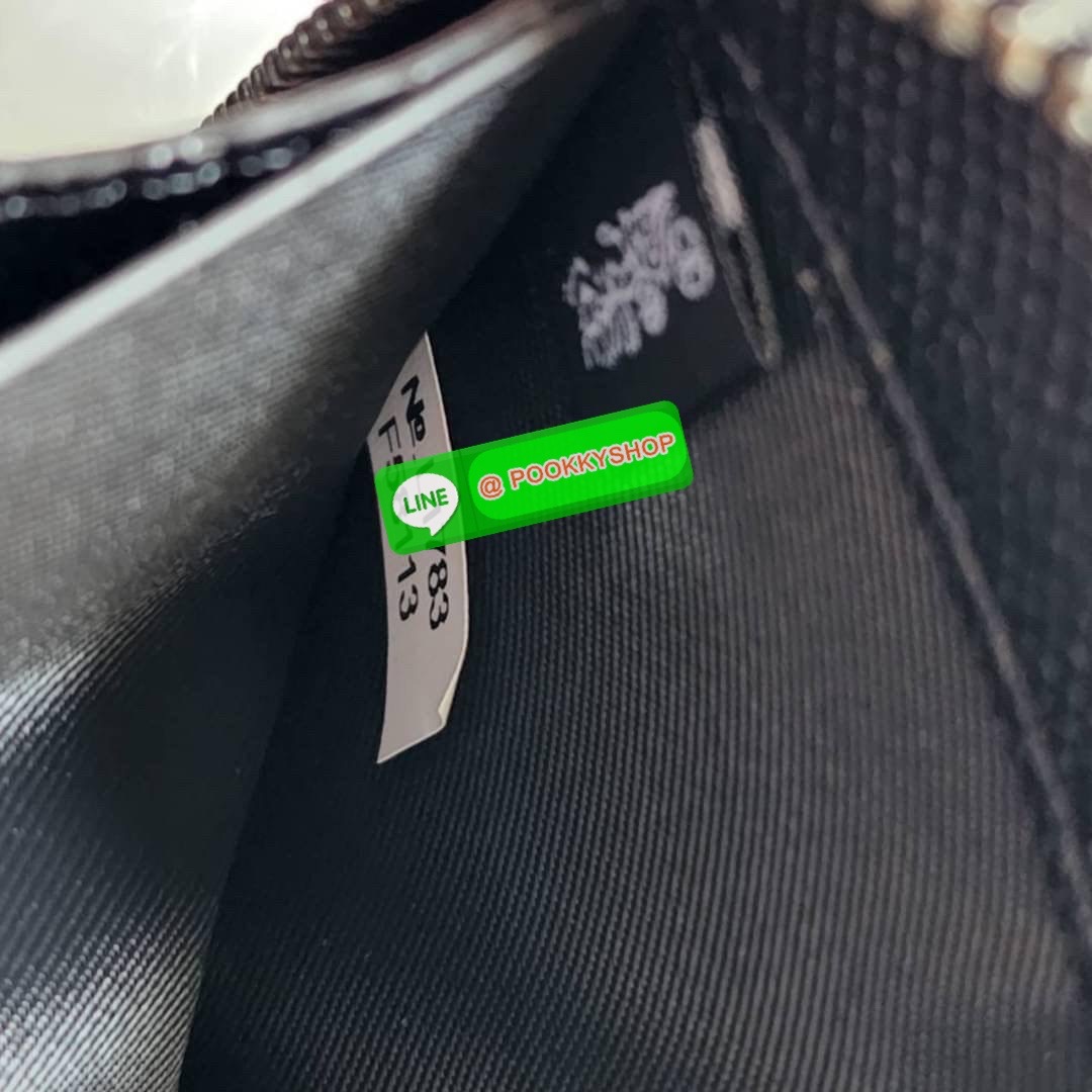 COACH ACCORDION WALLET IN SIGNATURE LEATHER (COACH F58113 ) กระเป๋าสตางค์ลาย C นูน แบบซิปรอบ เหมาะสำหรับคนที่ชอบกระเป๋าสตางค์แบบใบยาว วัสดุหนังแท้ เปิดปิดด้วยซิปรอบ ใส่บัตรเครดิตได้ 12 ใบมีช่องซิปตรงกลางใส่เหรียญ สามารถใส่โทรศัพท์มือถือได้