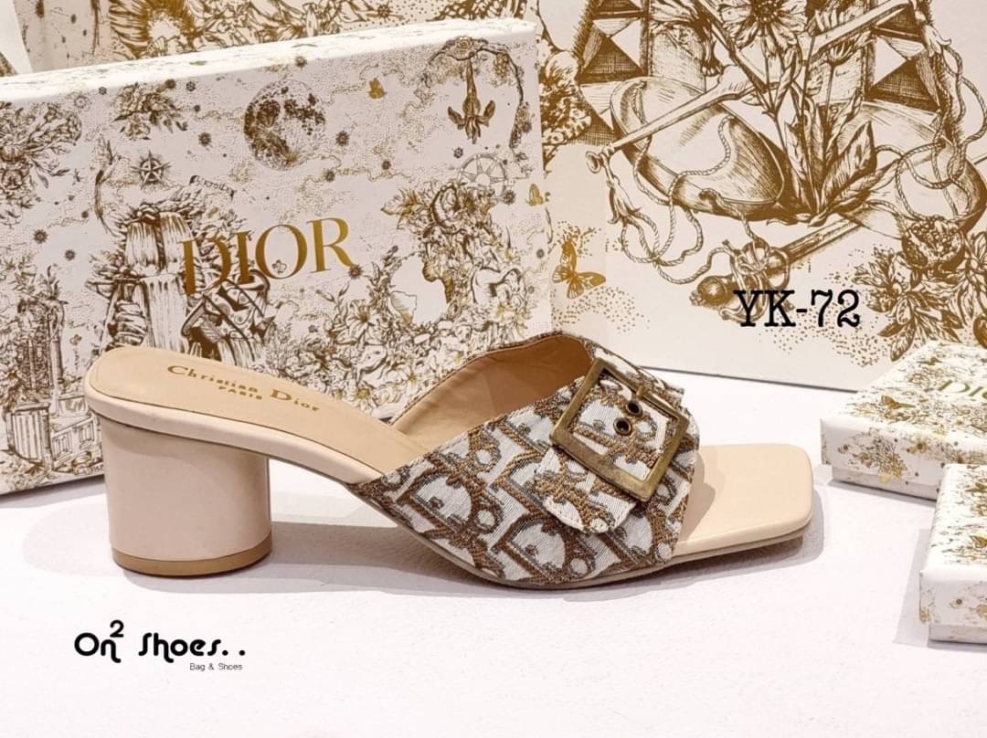 New รองเท้าส้นสูง Dior ดีไซน์ส้นกลมน่ารัก ด้านหน้าเป็นทรงเข็มขัดลายDior ส้นสูง2.5" กำลังดีใส่เดินง่ายค่ะมี 2 สี