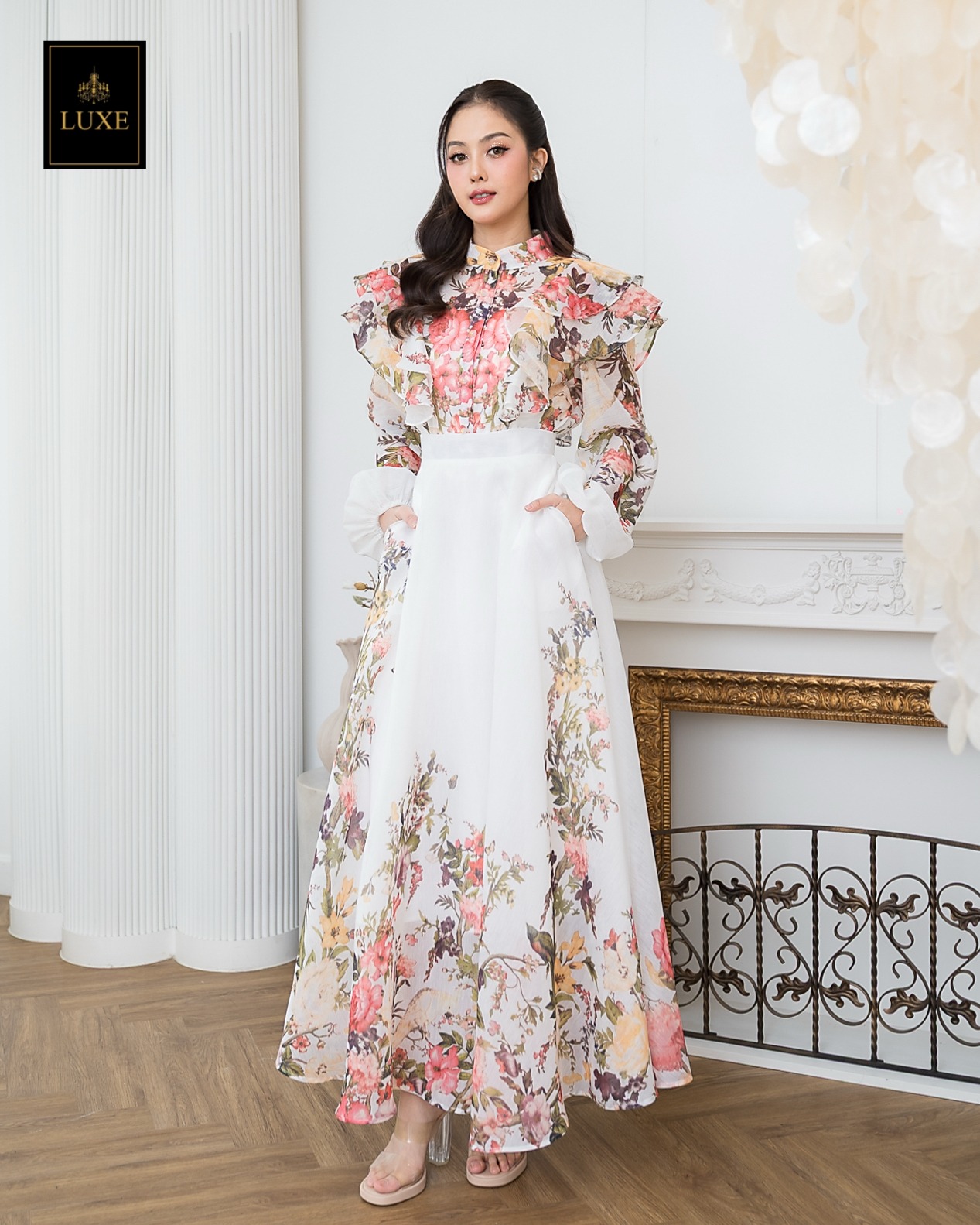 ชุดเซทแฟชั่น เซ็ตเสื้อคอกลมแขนยาว+กระโปรงยาว แต่งระบายตัวเสื้อหน้าและหลัง