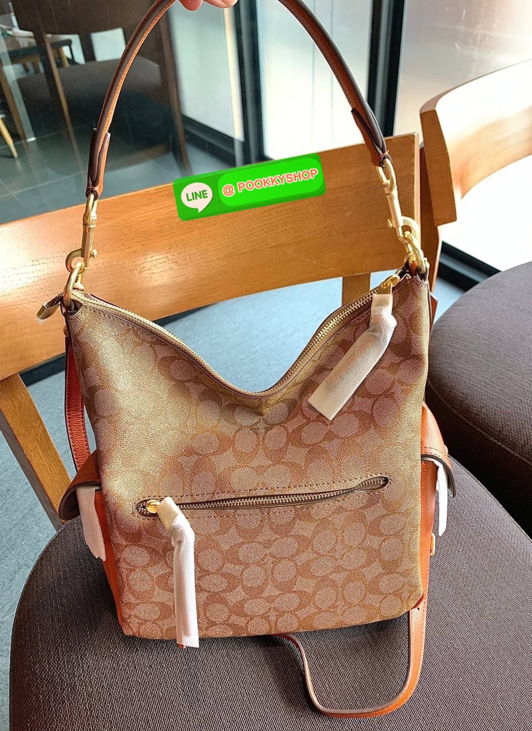 COACH PENNIE SHOULDER BAG ((C1523)) พร้อมส่ง! ✔️กระเป๋าหิ้ว//คล้องไหล่//สะพายข้างได้ สุดคุ้ม! ✔️ใบใหญ่ ทรงสวยใส่ของได้จุมาก หนังแท้ หนังนิ่ม สัมผัสแล้วหลงรักแน่นอนค่ะ ✔️ปากกระเป๋ากว้าง ล้วงหยิบของสะดวกมากๆ ภายในกระเป๋าโล่งกว้าง สัมภาร