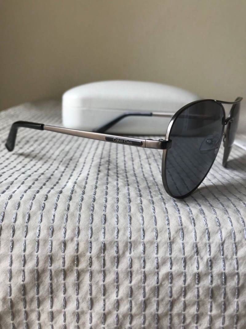 Calvin Klein แว่นรุ่นนี้ สวยมากๆ อุปกรณ์กล่องและผ้าเช็ดแว่น