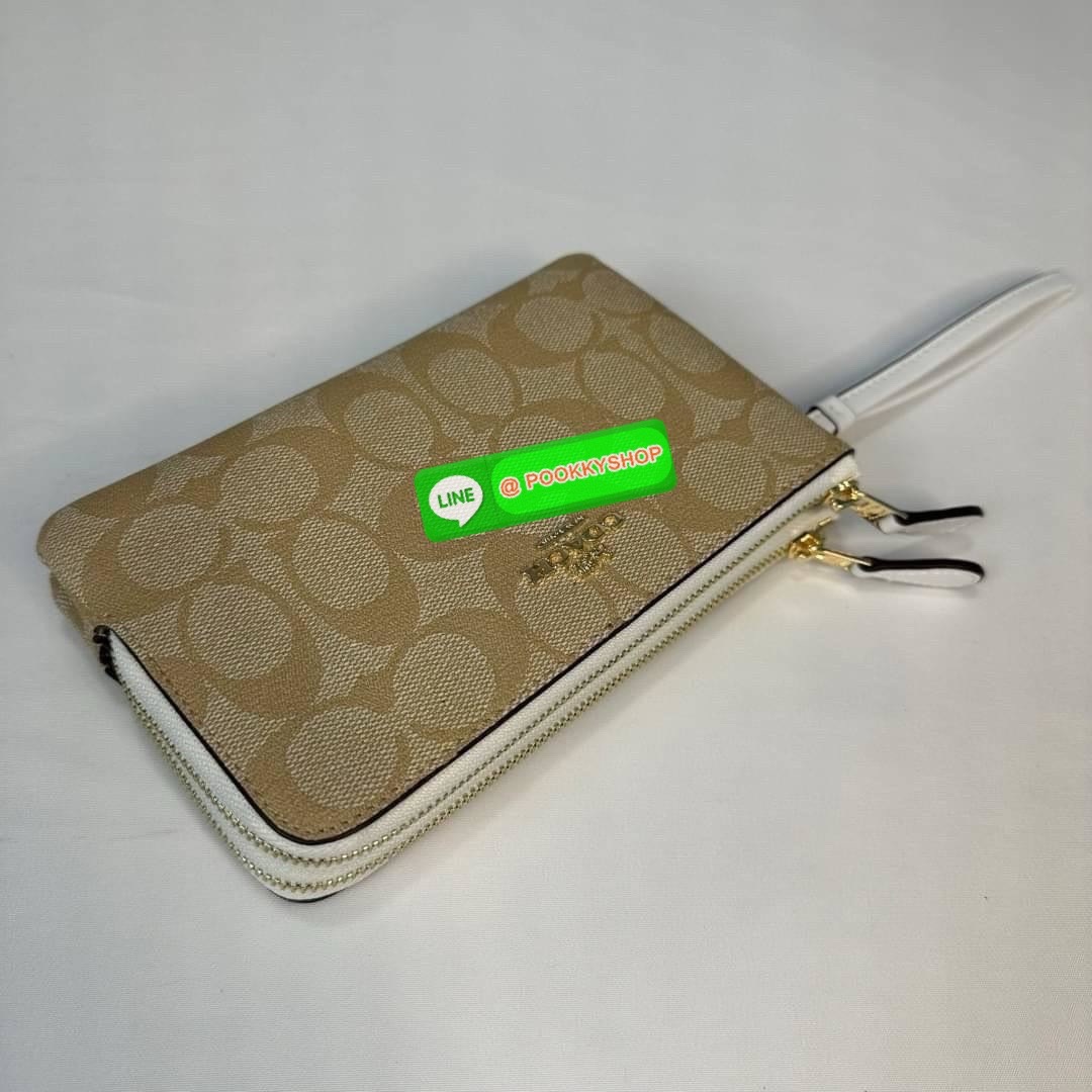 กระเป๋าคล้องมือ COACH 87591 DOUBLE CORNER ZIP WRISTLET IN SIGNATURE CANVAS (COACH 87591 ） กระเป๋าคล้องมือ2เซิปใหญ่ ลายCหนังและ ด้านในเป็นผ้า แบ่งเป็นช่องเล็กๆใส่เหรียญใส่แบงค์ใส่บัตร แล้วแต่จะใส่มีหลายช่อง ใส่โทรศัพท์ได้ทุกรุ่นพร้อมสายคล้องมือ
