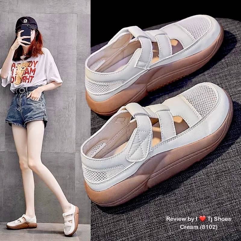 !! พร้อมส่งรองเท้าเพื่อสุขภาพนำเข้าสวยเก๋ขายดีมากๆ !!! - รุ่นนี้ใส่ดีมาก ใส่เดินสบาย - มีรูระบายอากาศ ใส่แล้วเท้าไม่อับ - สายสามารถปรับให้กระชับได้ - ส้นยางคุณภาพดีกันลื่นและช่วยซัพพอต์เท้าได้ดี - จับแมทกับชุดง่าย ใส่แล้วดูเกร๋ดูน่ารักมากๆ - ทางร้านถ่ายรู