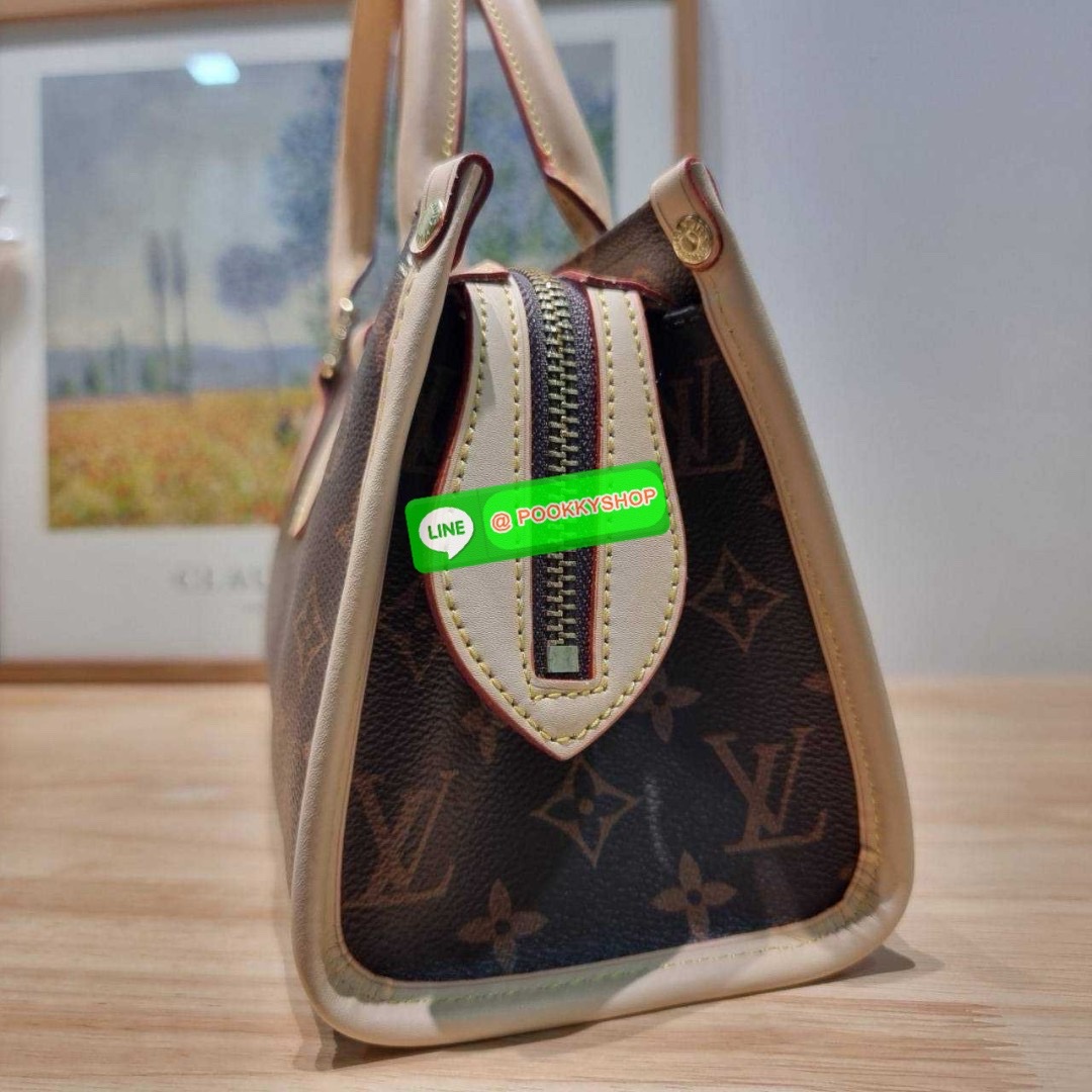 LV popincourt handle bag 🔆 Details ไอเท็มสุดคลาสสิคหายาก กระเป๋าถือดีไซน์หรู ด้วยความเป็นโมโนแกรมเอกลักษณ์ สวยดูแพง ขนาดกำลังสวย ทำให้ถือไปไหนมาไหนได้คล่องตัว