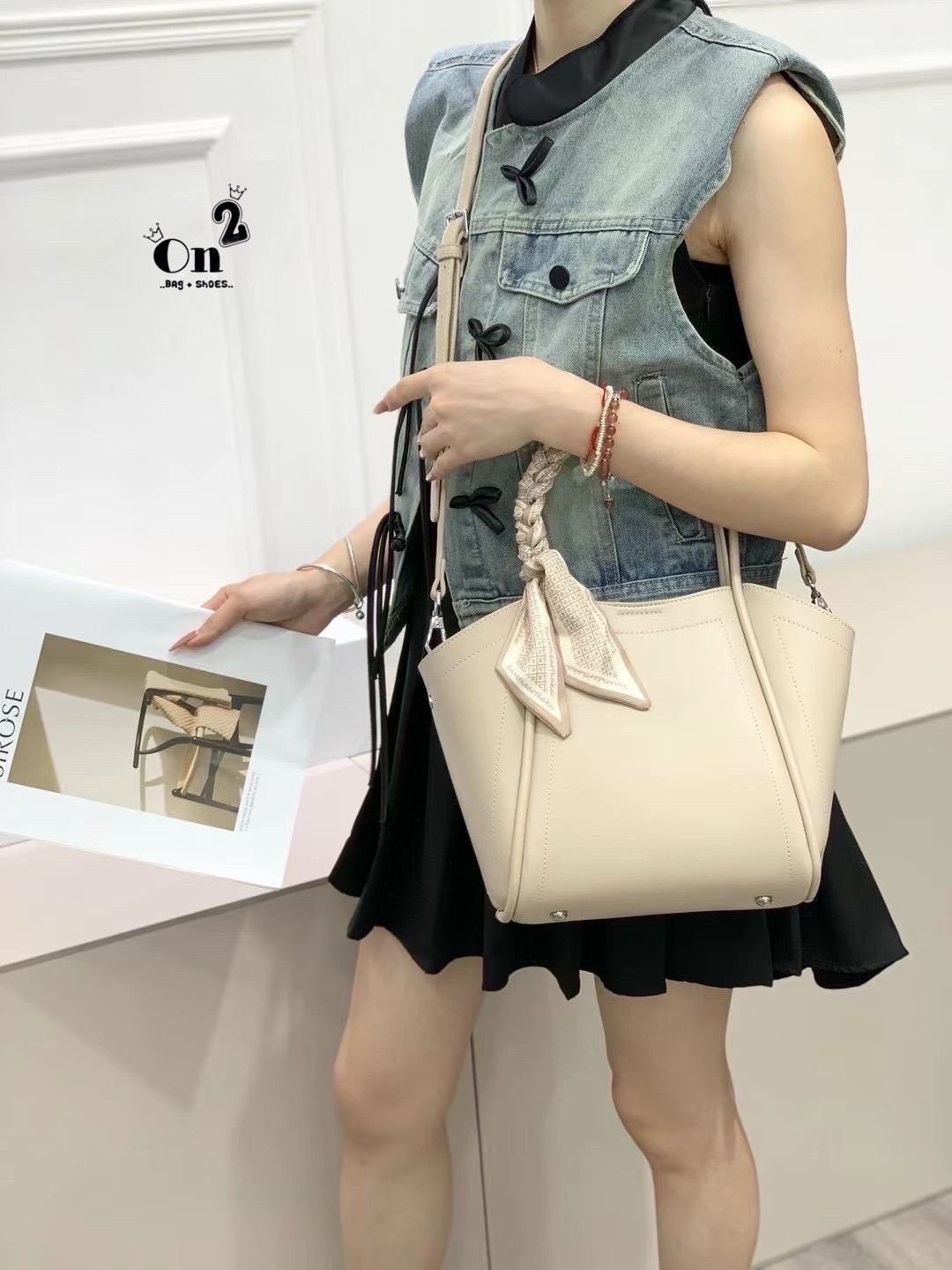 📣 Classic Working PU Bag 🔥 ▪️กระเป๋าสะพายไหล่ &สะพายข้าง ประดับริบบิ้น วัสดุเป็นหนัง PU Premium มีสายยาวให้ 1 เส้น ทรงสวยมากก❤️