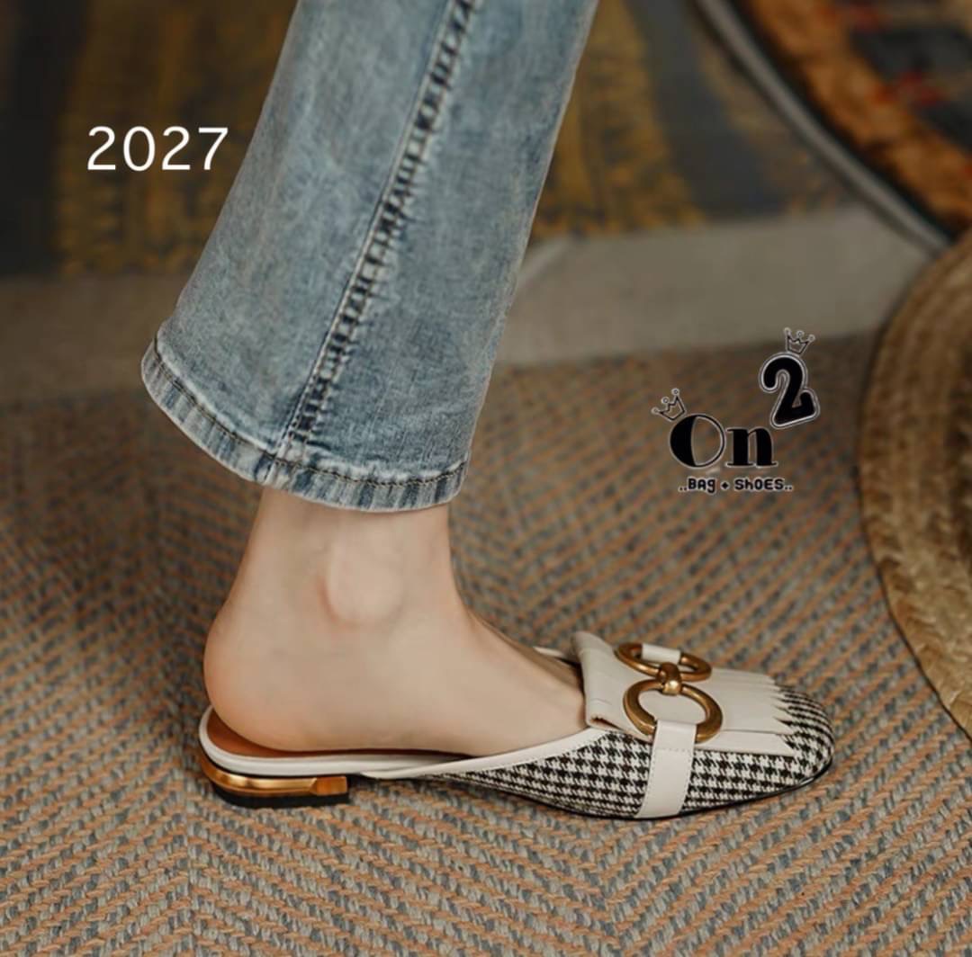 แบบใหม่ พร้อมส่งรองเท้าหัวคัชชูเปิดหลังรัดข้อเท้า หน้าแต่งอะไหล่ทองเหลือง สไตล์แบรนด์ส้นเป็นอะไหล่ทองสวยหรู คู่นี้ใส่แมทกับชุดได้ง่ายทั้งกางเกงและกระโปรงได้หมดทรงสวย