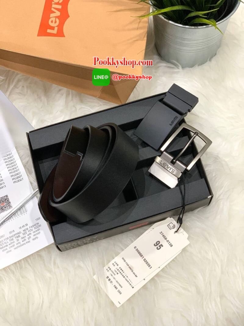 1เซท ประกอบด้วย เข็มขัด1เส้น+ หัวเข็มขัด2หัว+กล่องกระดาษแบรนด์+ถุงกระดาษแบรนด์+ใบเสร็จ+ที่เจาะรู Levi’s Belt Set ชุดเซทหัวเข็มขัดสุดคุ้ม มีหัวเข็มขัดสองสไตล์ ที่ใช้ได้ทั้งแบบลำลองและพิธีการ จะใส่กางเกงยีนหรือกางเกงสแล็คก็สามารถเปลี่ยนได้ด้วยตัวคุณเอง โดยเ