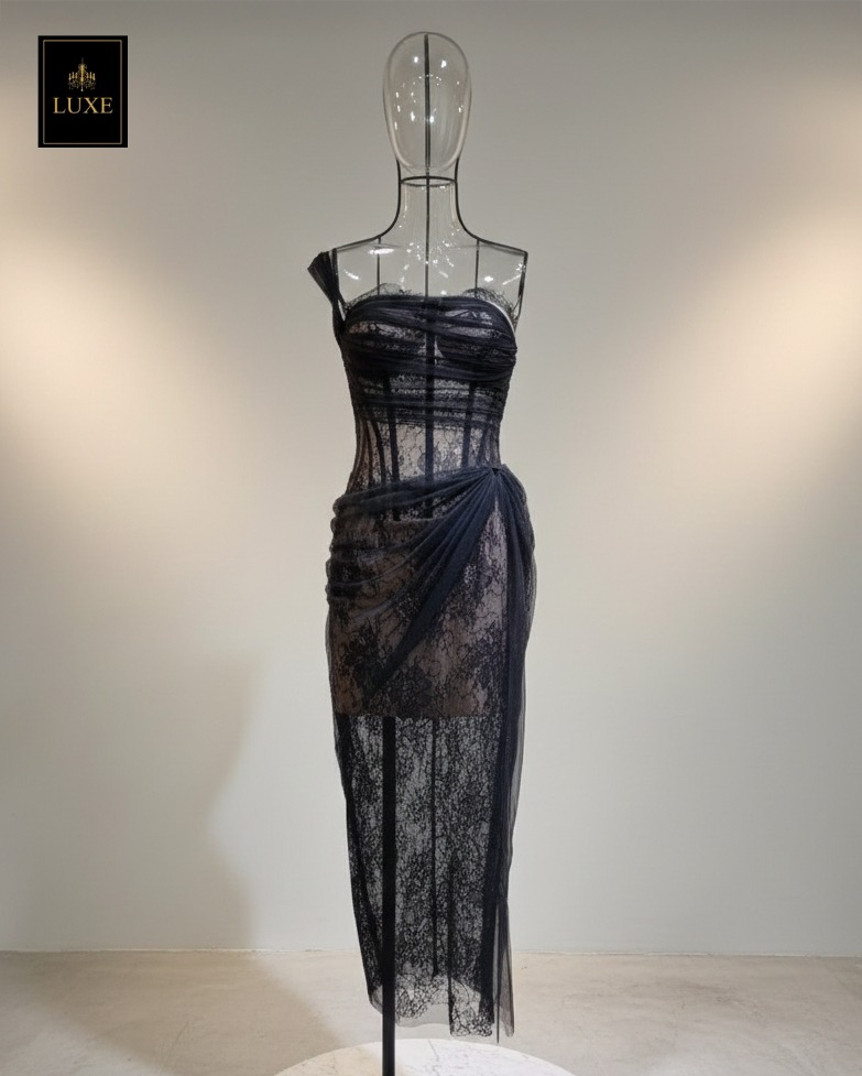 เดรสแฟชั่น เดรสเสื้อเกาะอก มีโครงแบบคอร์เซ็ต ซ้อนทับด้วยผ้าเน็ตจับเดรป กระโปรงจับเดรป