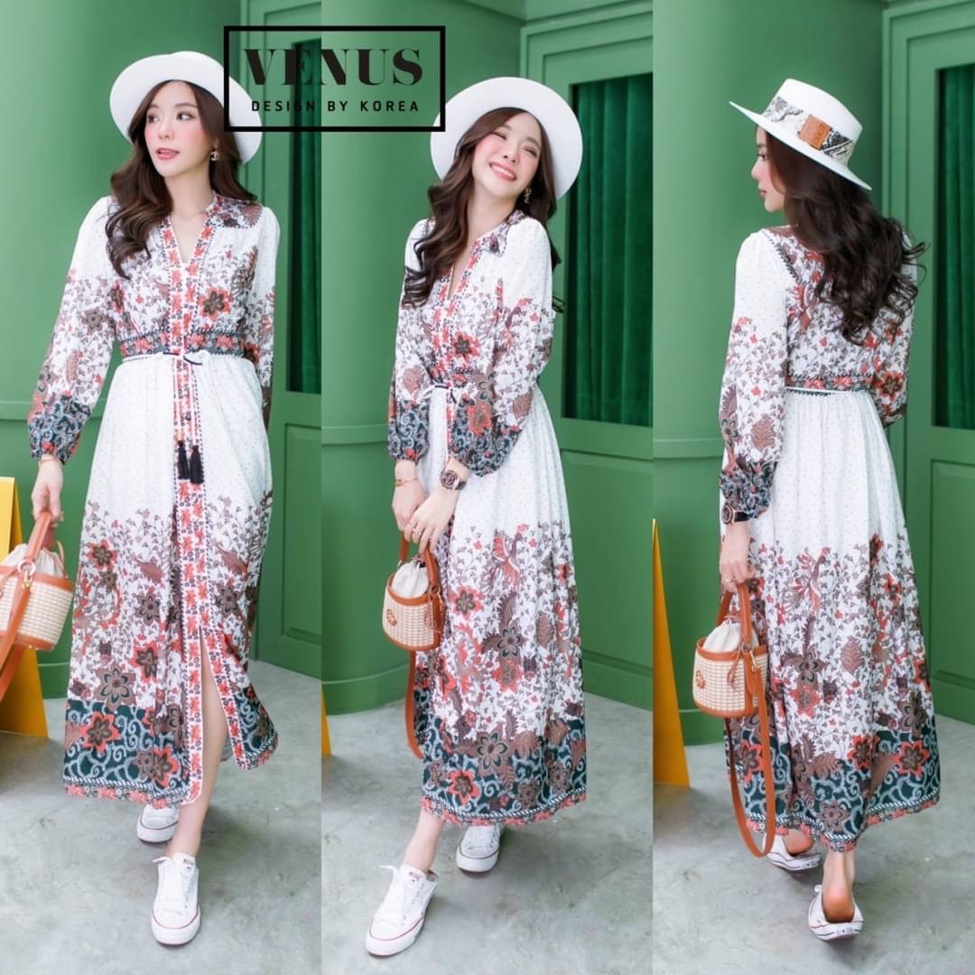 Restock ♥️♥️♥️♥️ I'm Lady By Venus Bohemain MaxiDress แม๊กซี่เดรสคอวีแต่งแขนพองพิมพ์ลายสไตล์โบฮีเมี่ยน งานสวยมากๆนะคะ แต่งกระดุมปั๊มอย่างดีคะ มาพร้อมกับสายผูกเอวเข้าชุดกันคะ