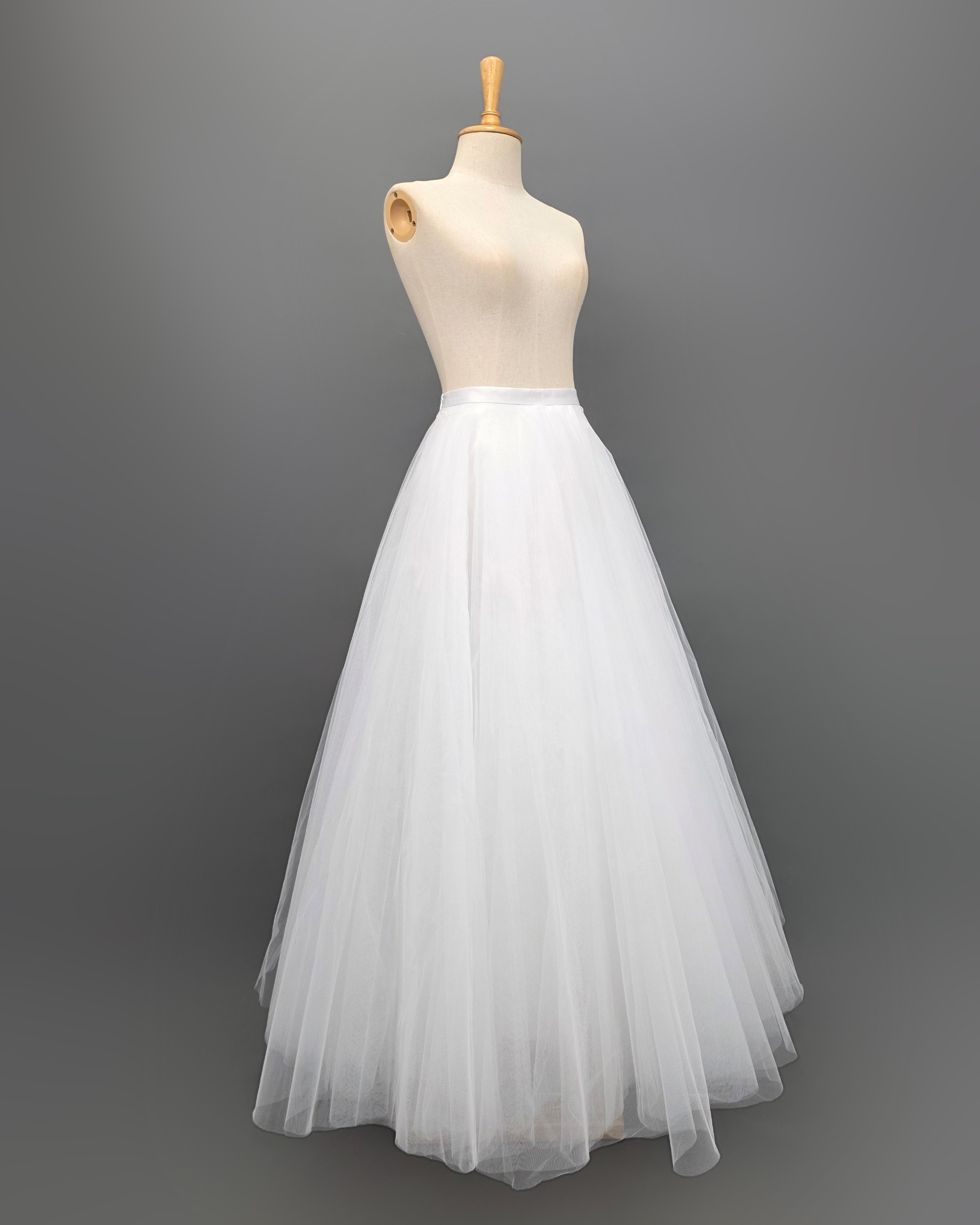 กระโปรงแฟชั่น กระโปรงบานทรงวงกลม ด้านในมีโครงช่วยให้กระโปรงบานสวย