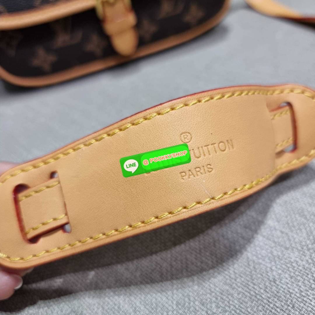 Rare item!! LV sologne crossbody bag ที่สุดของรุ่นหายากที่จัดเต็มให้แบบฟูลเซ็ท กระเป๋าสะพายราคาสุดคุ้มจากเคาน์เตอร์ dutyfree ที่ดีไซน์ออกมาน่ารักน่าใช้ ขนาดกำลังสวยมาก วัสดุหนังแคนวาส เปิด-ปิดด้วยกระดุมแม่เหล็ก ภายในโล่ง มีช่องซิปแยกให้ ใส่ของสำคัญได้สบาย