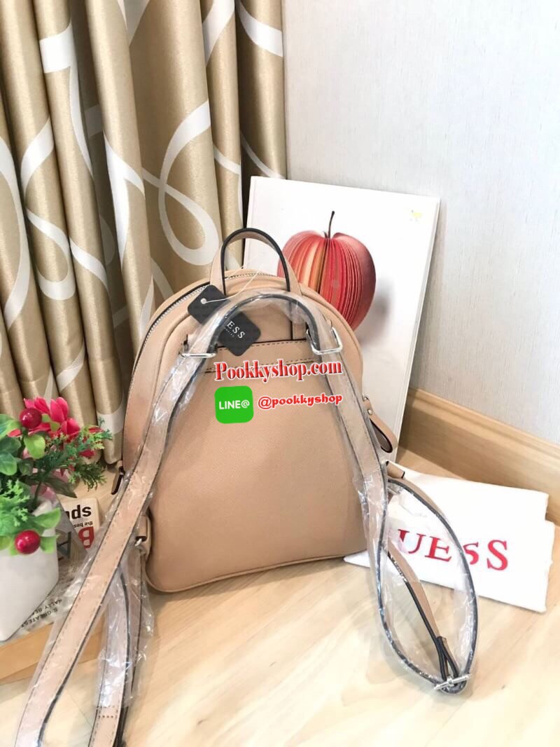GUESS MINI BACKPACK BAG กระเป๋าเป้สะพายขนาดมินิ ซึ่งจัดว่าเป็น2way สามารถดึงสายสะพายออกมาให้เป็นสะพายไหล่หรือcrossbody วัสดุหนังsaffiano ด้านหน้ามี1ช่องเก็บของจุกจิก ช่องใหญ่เปิดปิดด้วยซิป ใส่มินิไอแพท กระเป๋าสตางค์ยาว ของจุกจิกได้อีกเยอะ ขนาดกำลังดีเลยที