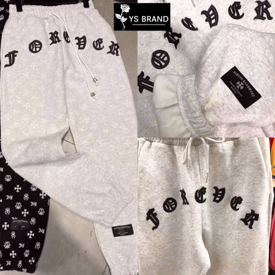 Detail : ใครกำลังมองหากางเกงสวยๆผ้าดีๆไว้ใส่เที่ยว ห้ามพลาดจ้า กางเกงขายาวผ้าเนื้ออย่างดี ผ้าดีมากๆ หนานุ่ม ช่วงเอวยืดมีสายรูดปรับเอวแต่งกระเป๋า2ข้าง เนื้อผ้าสกรีนลายChrome heartทั้งตัว เย็บป้ายChrome heart ปลายขา สวยโดดเด่นมากๆคร่า เท่มากๆ ปลายขาจั้ม แมท