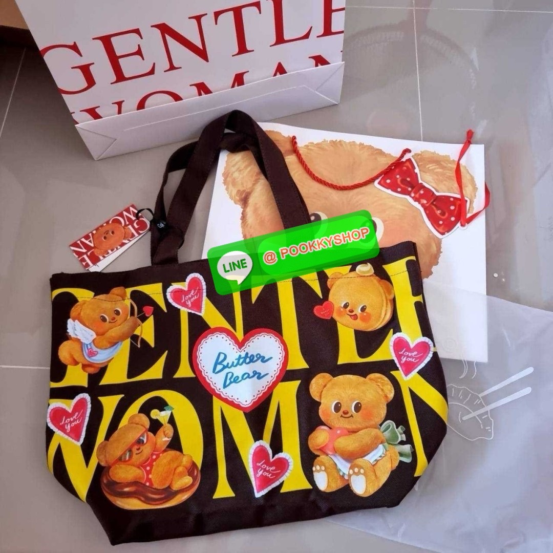 Gentlewoman x Butterbear tote bag 🔆 Details น่ารักเกินต้าน เป็นกระเป๋าที่เห็นแล้วใจฟูสุดๆ กระเป๋าโท้ทลายหมีเนยที่ตอนนี้กลายเป็นแรร์ไอเท็ม หายากสุดๆ รูปทรงคลาสสิค ภายในโล่งกว้างใส่ของได้เยอะมาก จะใช้เป็น everyday bag ก็ได้ พกไปต่างจังหวัดก็เหมาะ หร