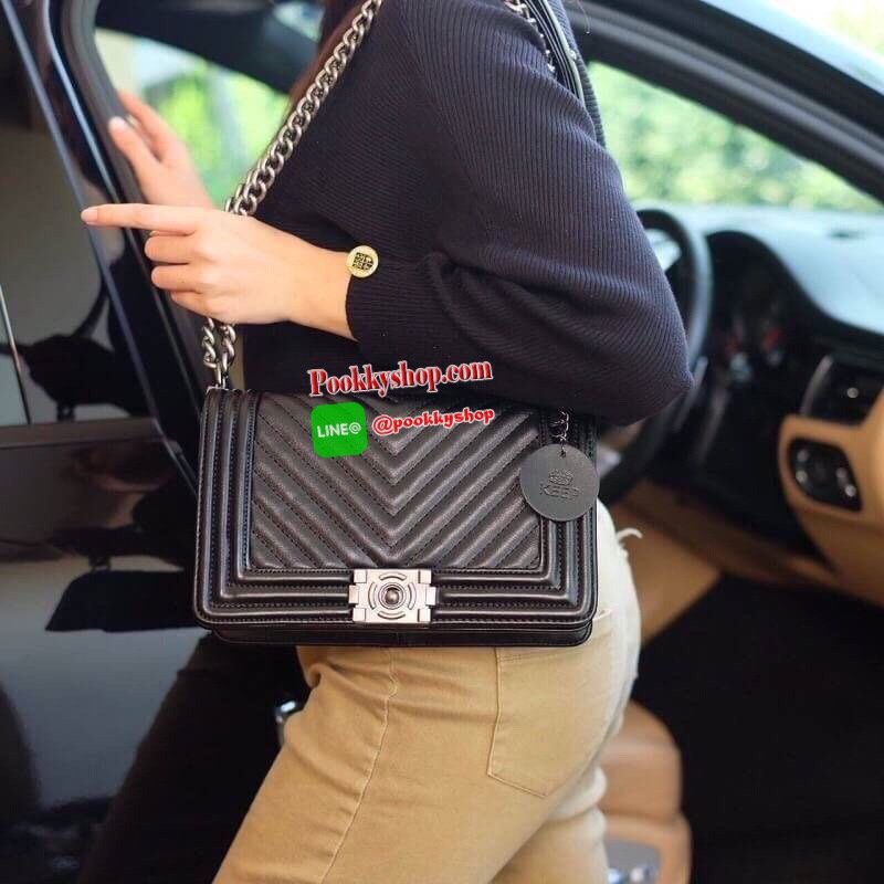 พร้อมส่งไม่ต้องรอค่า รุ่นขายดีมาก 👍👜 BestSeller! Keep chain large shoulder bag กระเป๋าทรงยอดฮิตคะ รุ่นนี้รับประกันความสวย คอลเลคชั่นใหม่ตัวกระเป๋าทำมาจากหนัง Microfiber เนื้อดี สวย ทน ขึ้นกว่าเดิมเยอะ !!