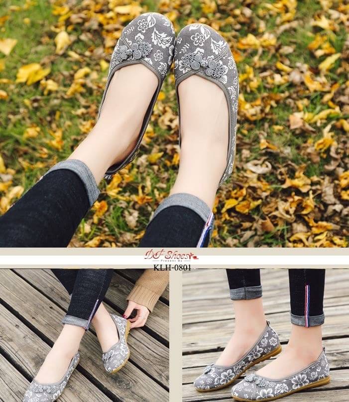 สินค้าพร้อมส่ง รองเท้าคัชชูส้นเตี้ยกี่เพ้าแบบสวม วัสดุผ้าแคนวาส ลายดอกท้อ สวย ใส่แมทง่าย พื้นยางกันลื่น น้ำหนักเบา สวมใส่สบายค่ะ