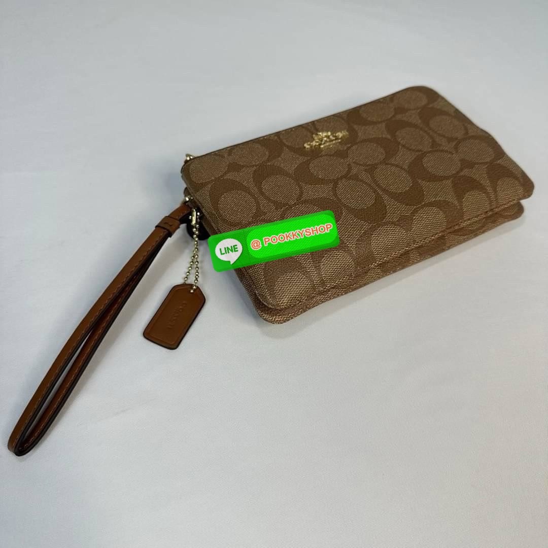 กระเป๋าคล้องมือ COACH 87591 DOUBLE CORNER ZIP WRISTLET IN SIGNATURE CANVAS (COACH 87591 ） กระเป๋าคล้องมือ2เซิปใหญ่ ลายCหนังและ ด้านในเป็นผ้า แบ่งเป็นช่องเล็กๆใส่เหรียญใส่แบงค์ใส่บัตร แล้วแต่จะใส่มีหลายช่อง ใส่โทรศัพท์ได้ทุกรุ่นพร้อมสายคล้องมือ