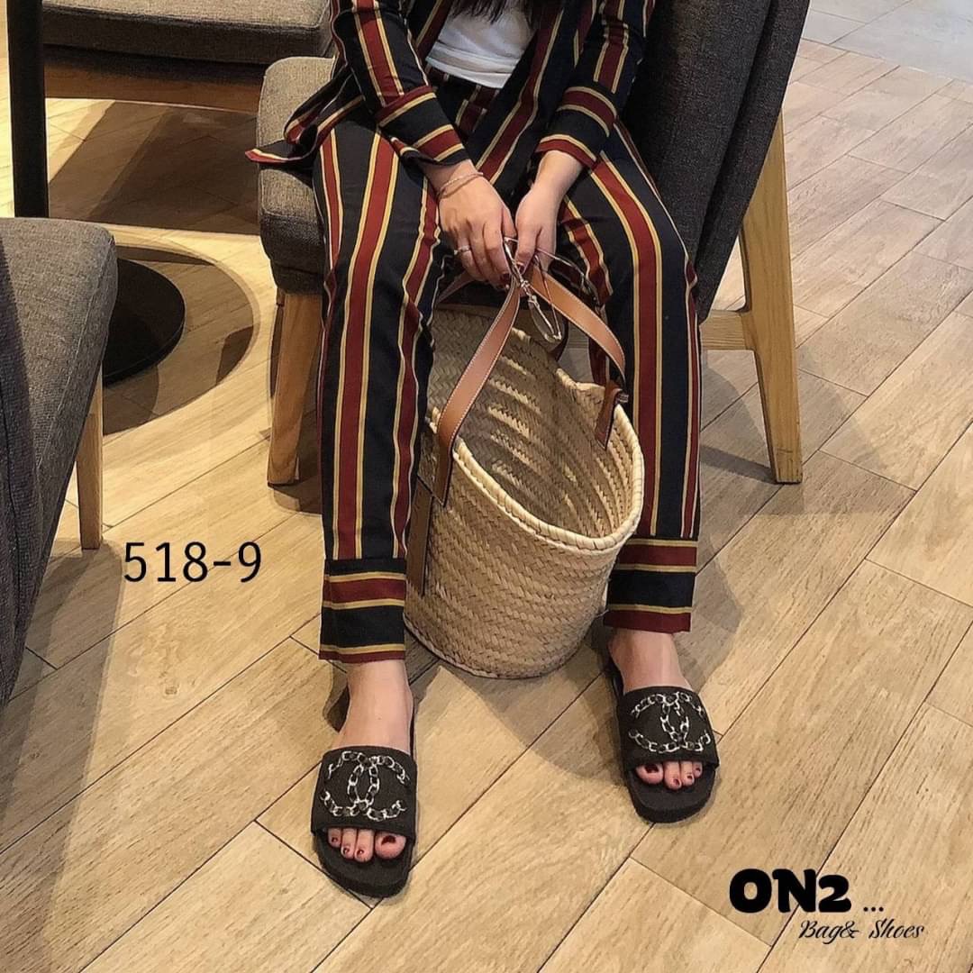 รองเท้าแตะchanel หน้าแต่ง อะไหล่โซ่รอย cc สวยมากค่ะ ผ้ากระสอบ collection ใหม่ เพิ่มความ ชิคไปอีก ภายในบุนวม ใส่สบายมาก