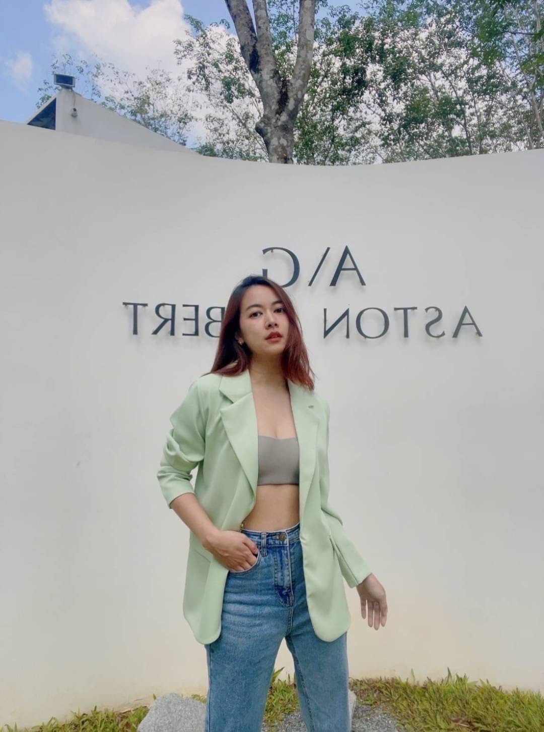 คือ… สวยตะโกน !!! ผ้าดีมากกกกกก เสื้อสูททรง oversize ทรงสุดฮิตของสาวๆ งานดีมากกก ผ้าทิ้งทรงสวยเริศ จะใส่ชิว จะใส่ทำงาน ลุคไหนๆก็คือสวยแพงสุดอะไรสุด ต้องมีพูดเรย!!!