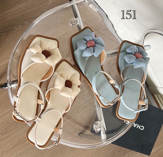 มาเพิ่มค่ะ‼️ รองเท้าแตะรัดส้น หลากสไตล์ ได้ทั้งความสวยและสบาย ที่สำคัญนอกจากดีไซน์น่ารัก สไตล์ลูกคุณหนู ปรับสายคาด ไปหน้า มาหลังได้ตามชอบ รัดส้นเพิ่มความกระขับ ใช้งานได้ตามที่ต้องการ คอมพลีทลุควันหยุดสบายๆ ให้ดูเก๋ไก๋แล้วยังสบายเท้ากว่าเดิม