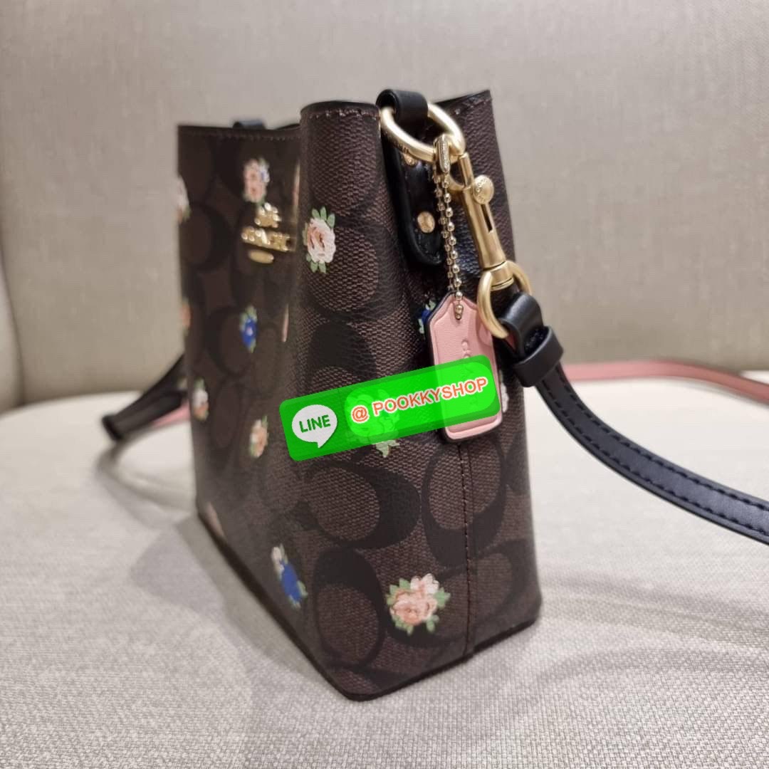 COACH 7267 MINI TOWN BUCKET BAG WITH BUFFALO PLAID PRINT คอลเลคชั่นใหม่ล่าสุด!! น้องสาวคนสวยมาแล้วจ้า สีแดงโดดเด่นต้อนรับเทศกาลคริสต์มาส 🎅🎄 กระเป๋าบัคเก็ต ไซส์มินิ ใบจริงน่ารักม้าก!! น่าใช้แบบที่สุด วัสดุหนังแคนวาสเคลือบลาย สวยคม เปิด-ปิดด
