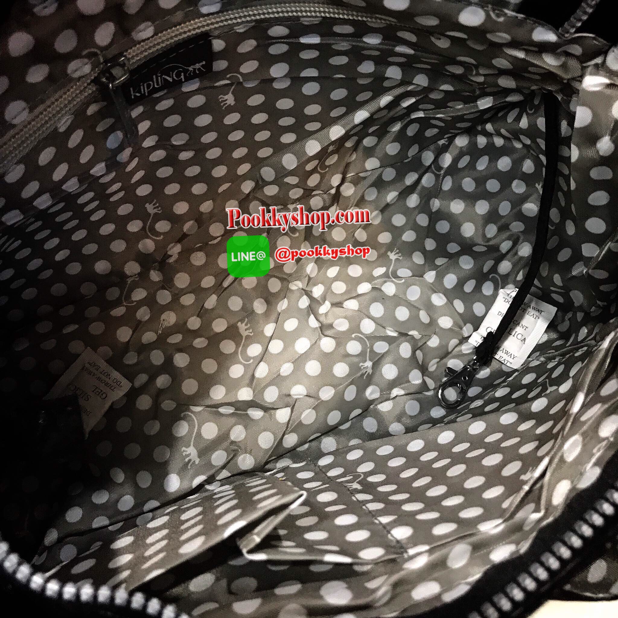 Don't Miss! KIPLING NYLON SHOULDER BAG กระเป๋าถือหรือสะพายวัสดุ Nylon + Polyester 100% เปิดปิด2ชั้นด้วยฝาปิดกระดุมเเม่เหล็กเเละซิปสะดวกใช้ หัวซิปโลโก้เเบรนด์ ด้านหน้ามี1ช่อง Pocket พร้อมสายสะพายยาวเลื่อนปรับระดับได้ถอดได้ จะสะพายไหล่หรือ Cross Body ก