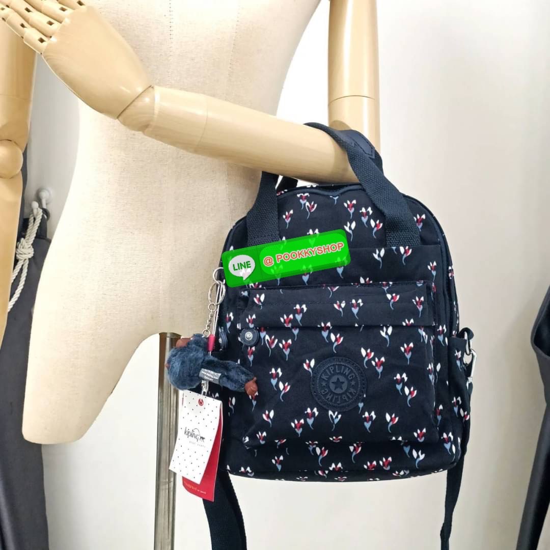 KIPLING 3 WAYS MINI BACKPACK ซับในลายตาราง กระเป๋าสะพาย 3 Ways รุ่นใหม่ วัสดุ Nylon & Polyester 100% หูหิ้วหนังปั๊มชื่อแบรนด์ สายสะพายยาวเลื่อนปรับได้ free size และ สามารถถอดได้ สามารถถือหรือสะพายได้ จะสะพายไหล่ สะพายเฉียง Crossbody หรือจะคล้องสายเป็นเป้ส