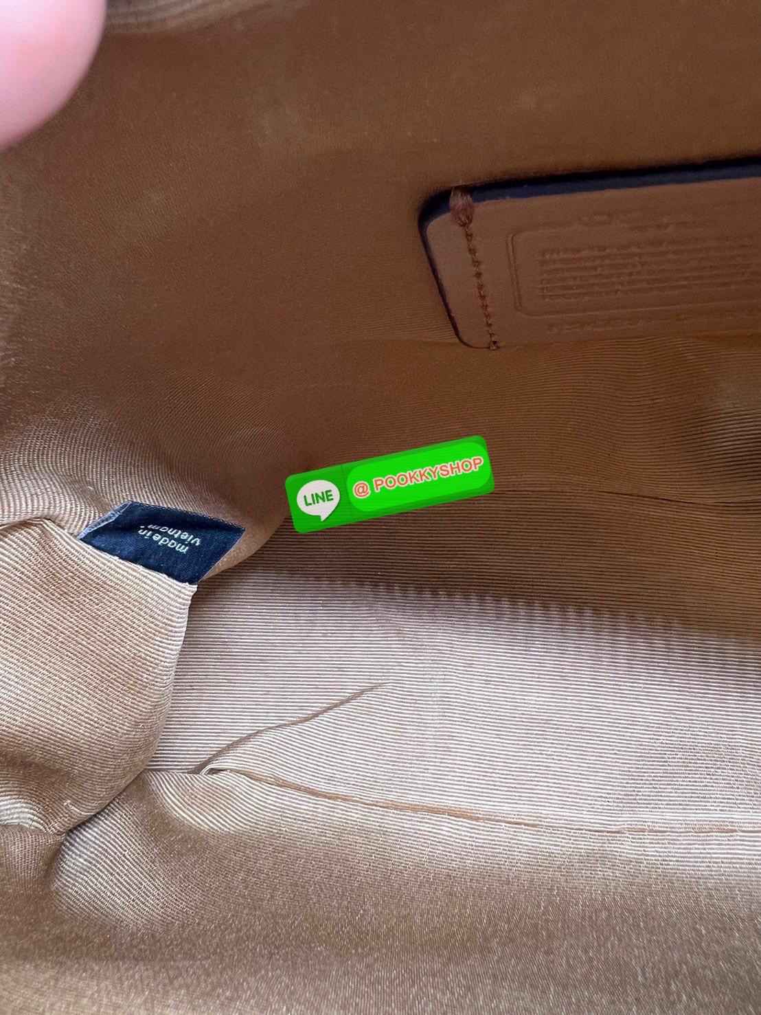 Coach CH289 Mini Darcie Carryall Leather Sandy Beige Multi ลมหายใจใหม่ของความหวานแบบเรียบง่ายในกระเป๋าใบนี้ ถือก็หวาน สะพายก็สุภาพ มิกซ์ง่ายกับทุกชุด ใบนี้ไม่ต้องพยายาม ก็กลายเป็นคนที่มีเสน่ห์ในแบบของตัวเองได้เลยค่ะ