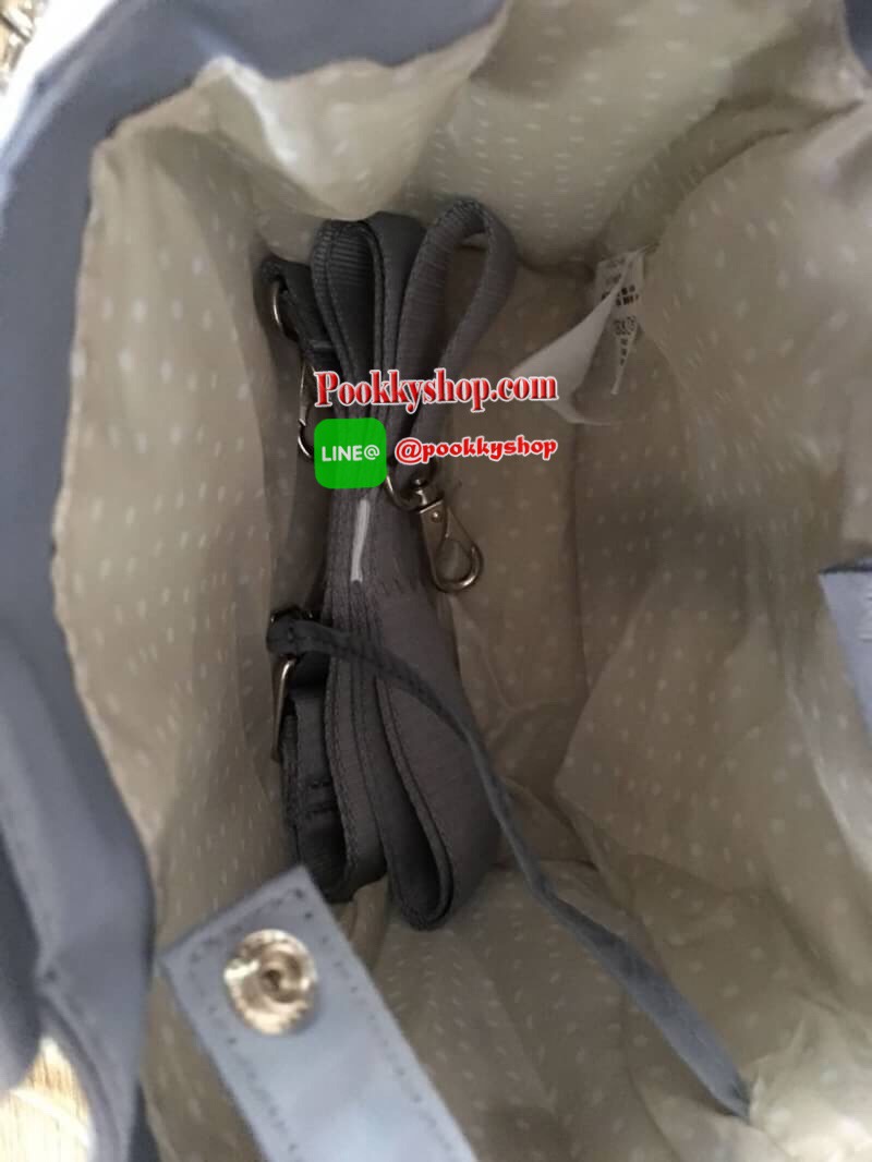 NEW ARRIVAL! Kipling 2Way Mini Bucket Bag กระเป๋าถือหรือสะพาย 2Way ขนาดมินิรุ่นใหม่ทรงขนมจีบวัสดุ Nylon & Polyester 100% น้ำหนักเบา พวงกุญแจรูปหัวใจปั้มแบรนด์คอลเลคชั่นพิเศษถอดแยกใช้ได้ เปิดปิดสไตล์ Drawstring มีกระดุมคาดกลาง ภายในมีโลโก้ ช่องซิป ช่องใส่ข