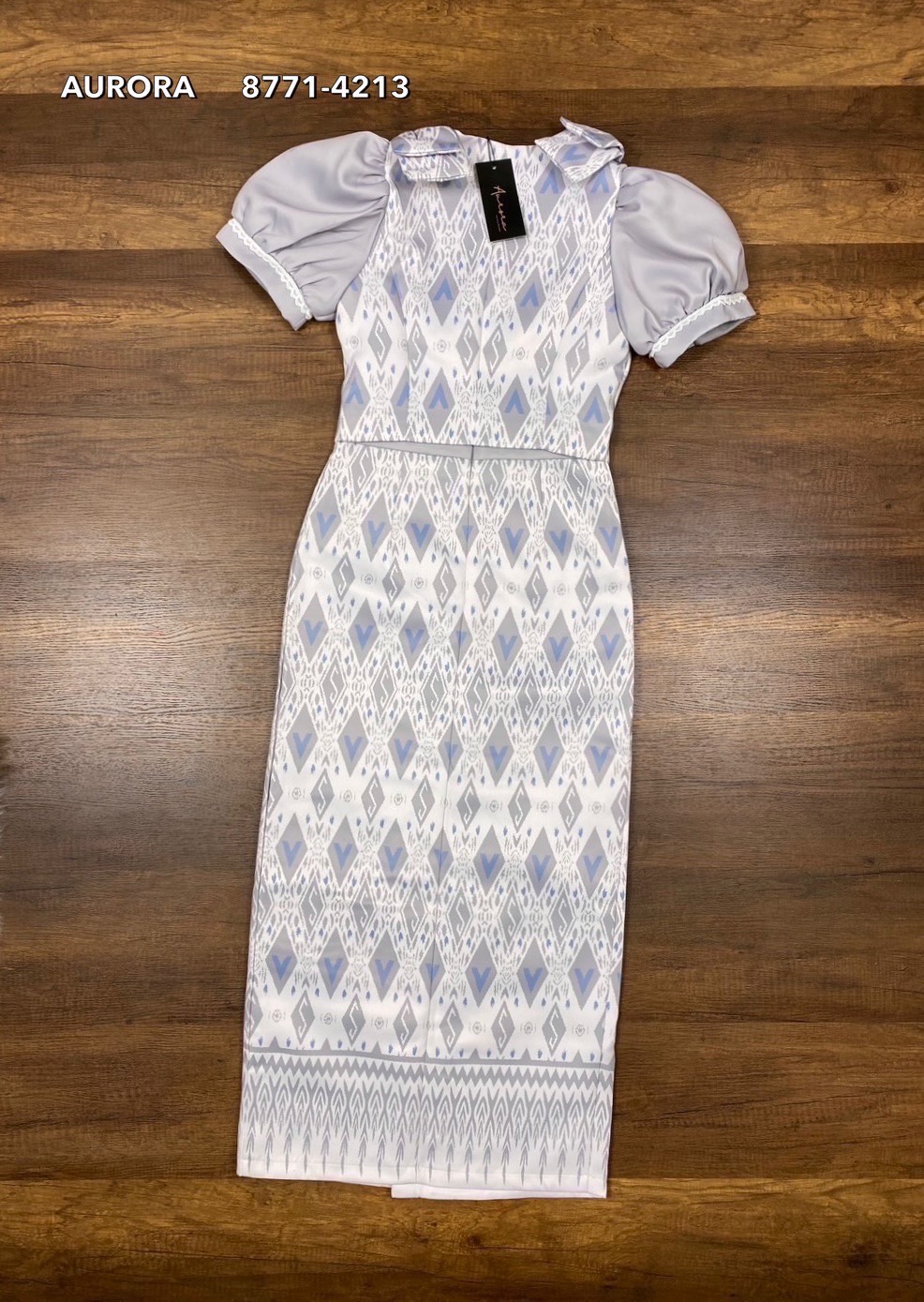 ชุดเซทแฟชั่น เซตลายผ้าไทย เนื้อผ้าหนานุ่มอย่างดี ดีเทลสวยเก๋ดูผู้ดี ไหล่แต่งโบว์