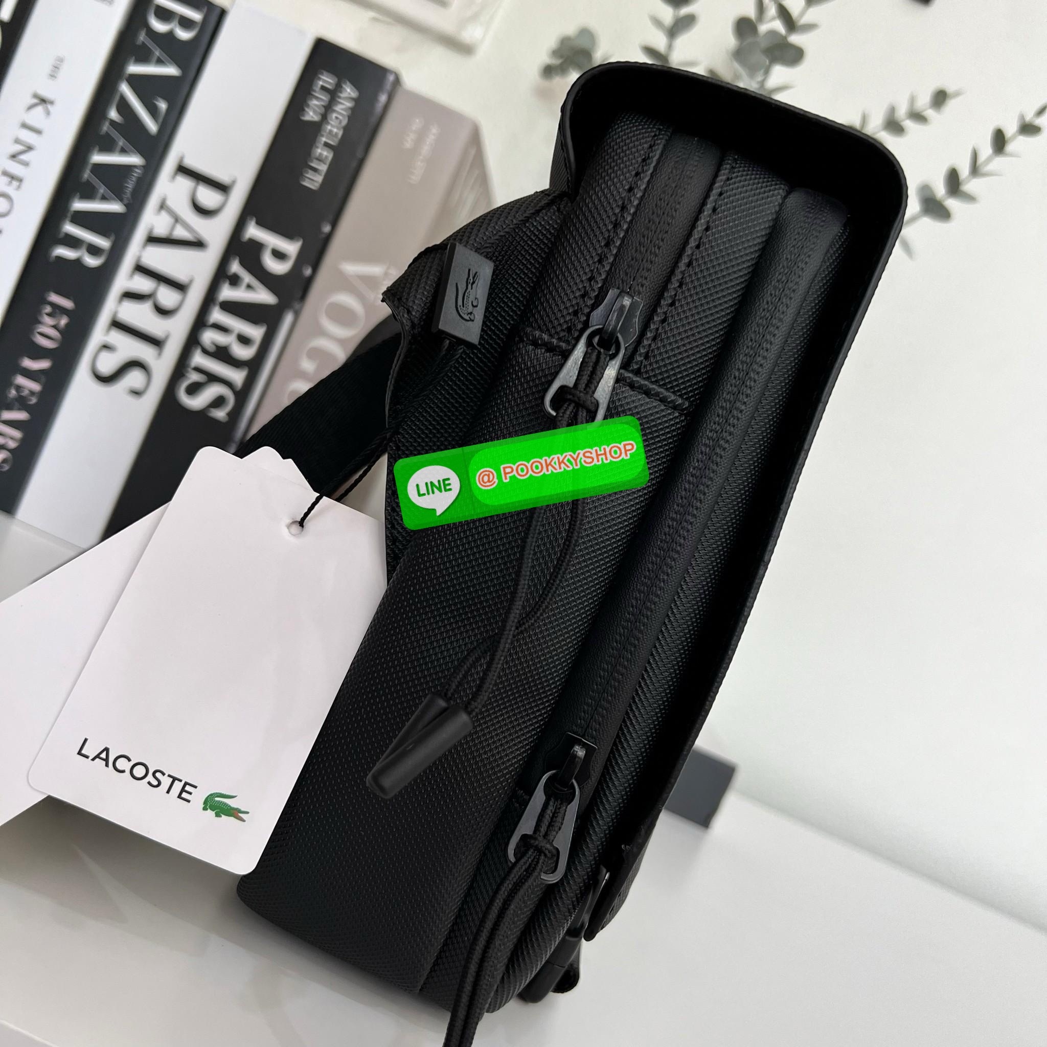 Men's L.12.12 Clipped Flap Adjustable Shoulder Strap Small Pouch วัสดุ PVC คุณภาพดีตามแบบฉบับแบรนด์ น้ำหนักเบา กันน้ำ ด้านหน้ามีโลโก้เหล็ก ฝาเปิดปิดด้วยคลิปล๊อค 2 ด้าน ช่องหลัก ด้านในมีช่องซิปพร้อมหัวซิปแบรนด์ ใส่กระเป๋าสตางค์ใบยาว ipad มือถือ ของจุก