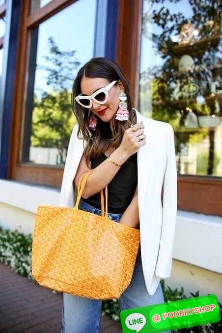 💕 Goyard Saint Louis Pm Bag กระเป๋าสุดคลาสสิกจากแบรนด์เก่าแก่ของฝรั่งเศส ความพิเศษคือแต่ละใบต้องเพนท์ลายโมโนแกรม Chevron ด้วยมือเท่านั้น จึงเป็นเหตุผลที่กระเป๋า Goyard กลายเป็นหนึ่งในกระเป๋าที่คนต้องการ โดยเฉพาะรุ่น St. Louis Tote ที่ว่ากันว่าเป็น