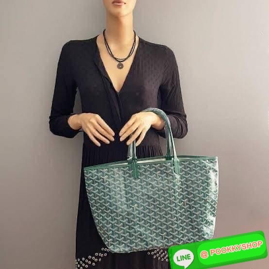 💕 Goyard Saint Louis Pm Bag กระเป๋าสุดคลาสสิกจากแบรนด์เก่าแก่ของฝรั่งเศส ความพิเศษคือแต่ละใบต้องเพนท์ลายโมโนแกรม Chevron ด้วยมือเท่านั้น จึงเป็นเหตุผลที่กระเป๋า Goyard กลายเป็นหนึ่งในกระเป๋าที่คนต้องการ โดยเฉพาะรุ่น St. Louis Tote ที่ว่ากันว่าเป็น