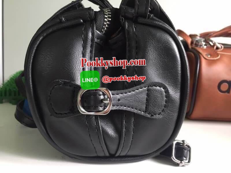 Brand : Adidas Mini Shoulder bag and messger bag 2018 Detail : กระเป๋าสะพายข้างใบเล็กกระทัดรัด แนวsport วัสดุทำด้วยหนังPU นิ่ม น้ำหนักเบา Logo Adidas สกีนทั้ง 2 ข้าง สามารถใช้ได้ทั้งด้านหน้าและด้านหลังเวลาสะพาย ภายในกว้างสามารถเก็บของได้พอสมควร ใส่กระเป๋า
