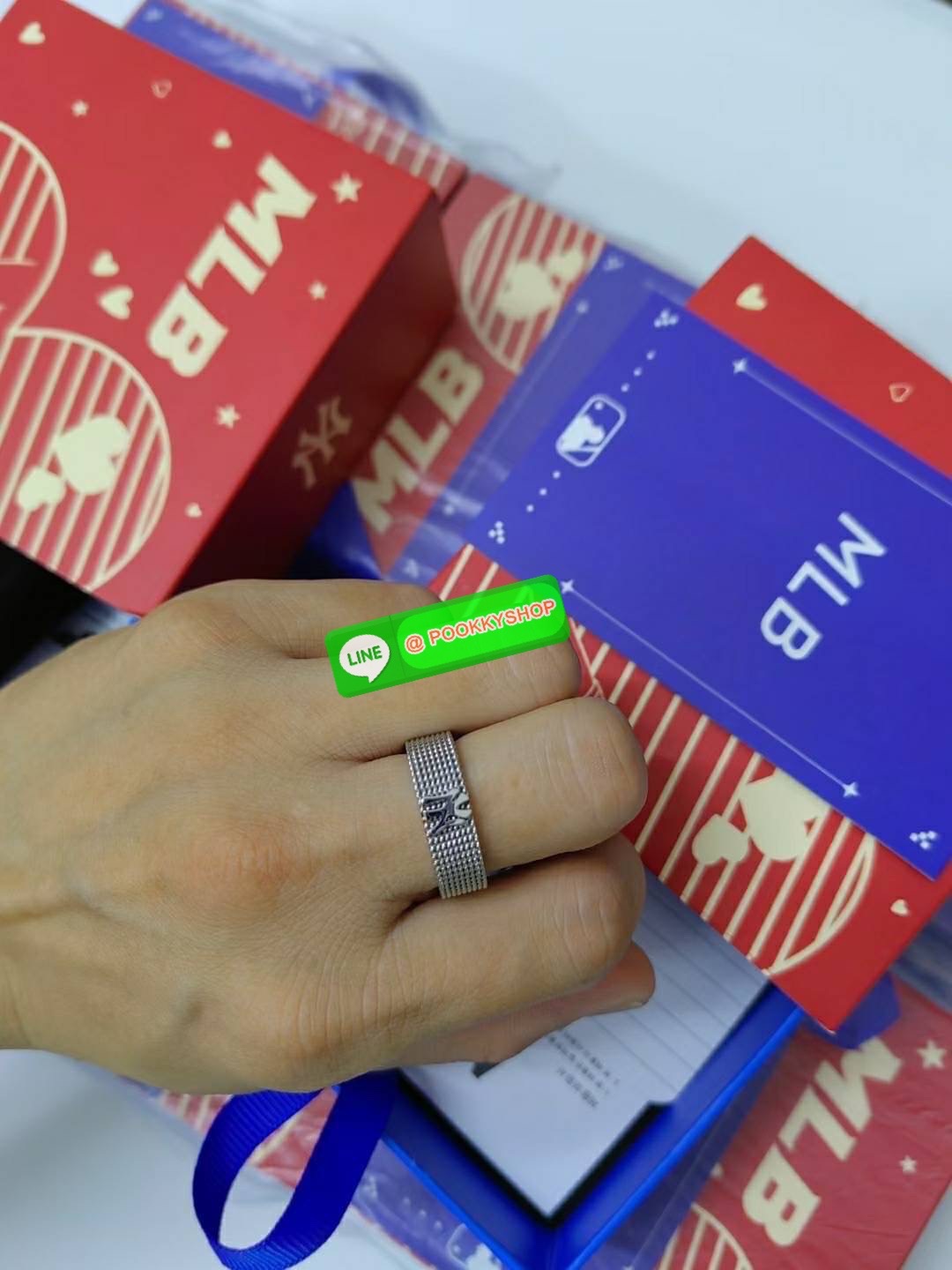 🚚 พร้อมส่ง 🚚 MLB RING NEW YORK YANKEES SILVER MUST-HAVE-ITEM💕 แหวน สีเงิน สวยมากๆ อุปกรณ์ครบเซ็ต ของจริงสวยมาก สวยคุ้มเกินราคา ซื้อใส่เอง หรือ มอบเป็นของขวัญ ของฝาก