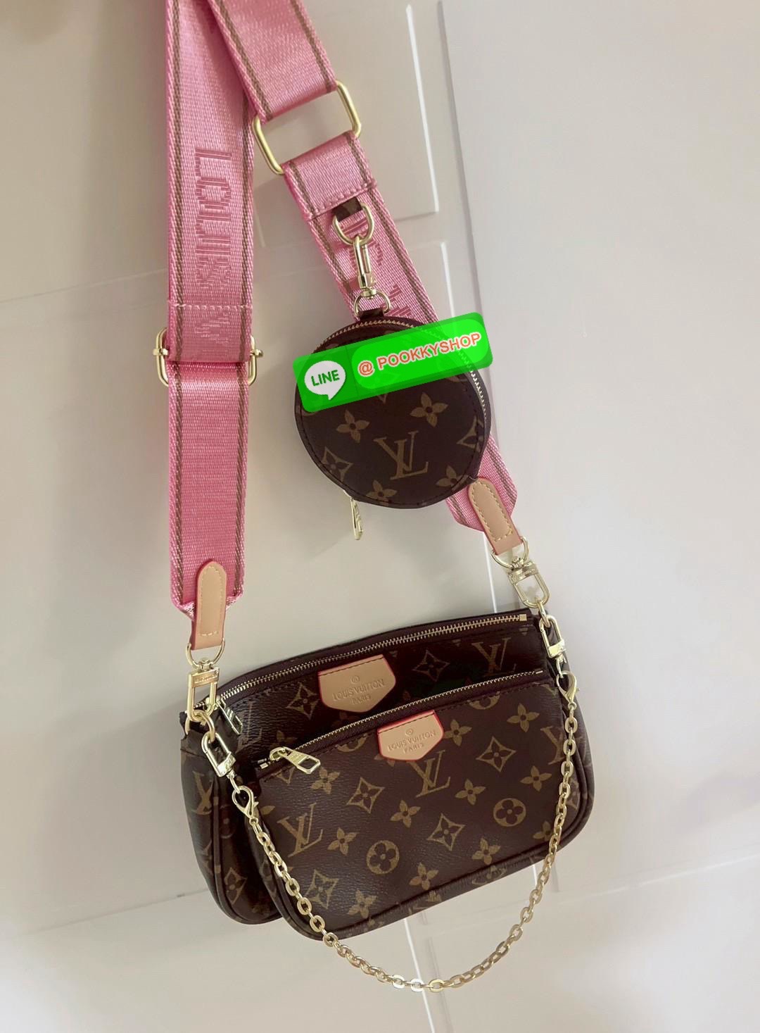 หนึ่งในรุ่นLV ที่สาวๆต้องมีติดตัวอย่างน้อยหนึ่งใบค่าา สวยดังเดิม! LOUIS VUITTON MULTI POCHETTE ACCESSORIES ((vip gift ตปท.)) 🔖พร้อมส่ง! มีถึง3ใบด้วยกันในหนึ่งเซตนะคะ ได้รุ่นนี้ไปใช้สะพายได้ยาวๆแน่นอนค่าสาวๆ 🔖หนังแท้ หนังนิ่มอย่างดี อะไหล่ท