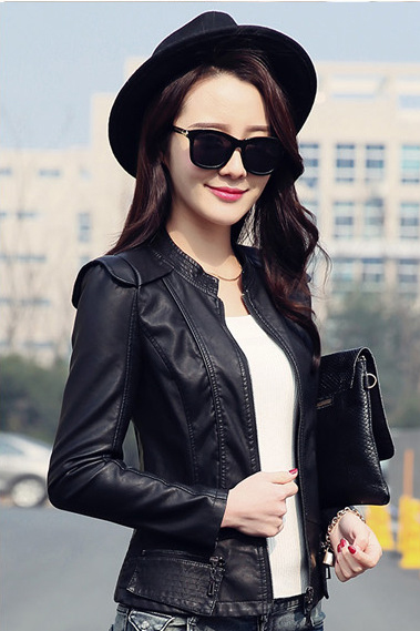 เสื้อผ้าแฟชั่นนำเข้า : เสื้อแจ็คเก็ต เสื้อหนังแฟชั่น พร้อมส่ง สีดำ หนัง PU คอจีน แขนยาว ดีเทลเย็บตะเข็บตรงหัวไหล่สุดเท่ห์ แต่งกระเป๋าหลอกด้วยซิบรูดเก๋ แต่งผ่าด้านหลัง หนังเนื้อนิ่มหน้าใส่ มีซับใน