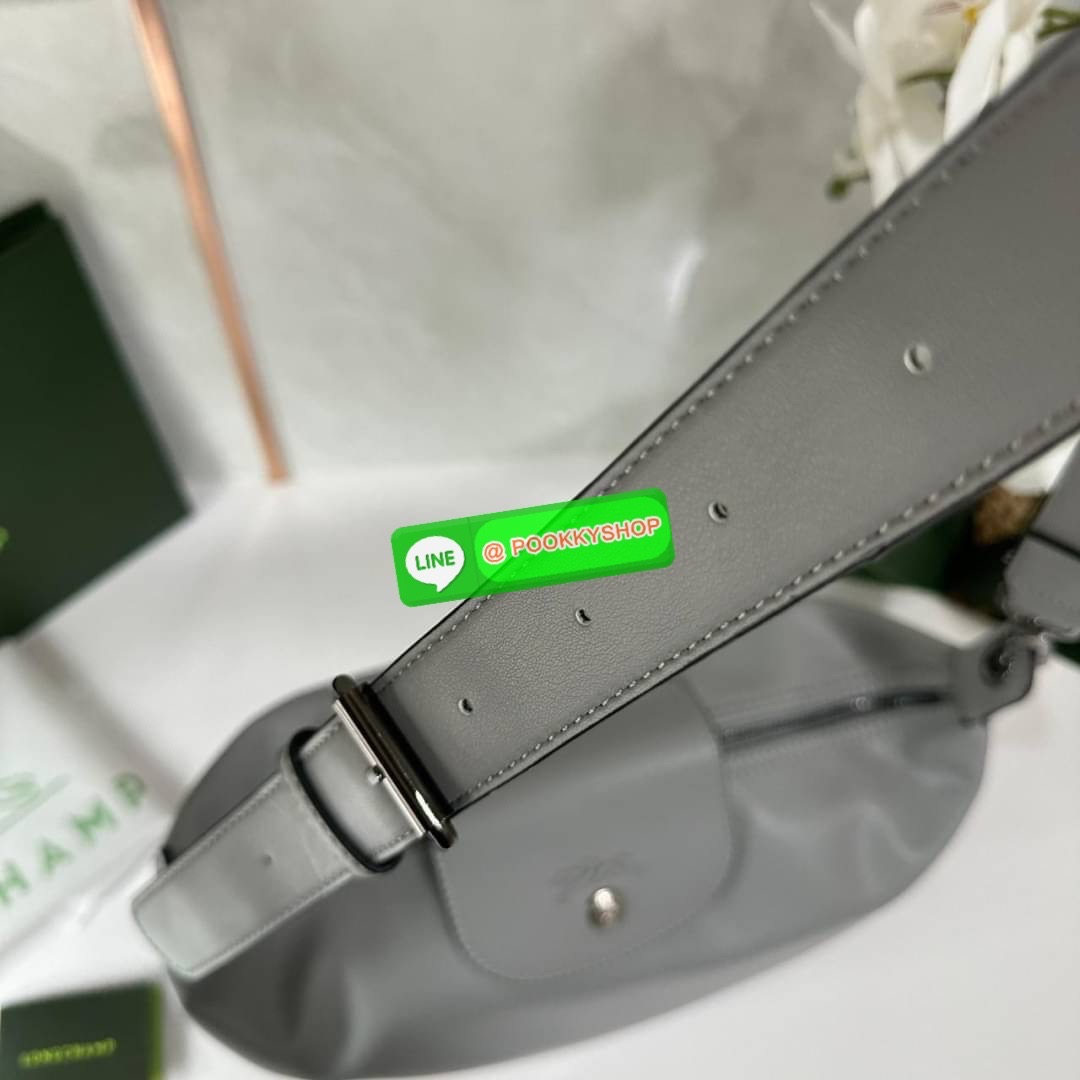 LONGCHAM LE PLIAGE XTRA Hobo bag M กระเป๋าสะพายไหล่ HOBO ออกแบบเพื่อให้ดูเรียบหรูหรา มีความสง่า รูปทรงเก๋ไก๋ วัสดุหนังแกะนิ่มมือ สายสะพายไหล่ปรับระดับได้และถอดออกถือได้ เปิด- ปิด ด้วย ซิป ภายใน ช่องโล่งกว้าง มีช่องซิปแยก ใบใหญ่สามารถใส่ของได้เยอะคะ