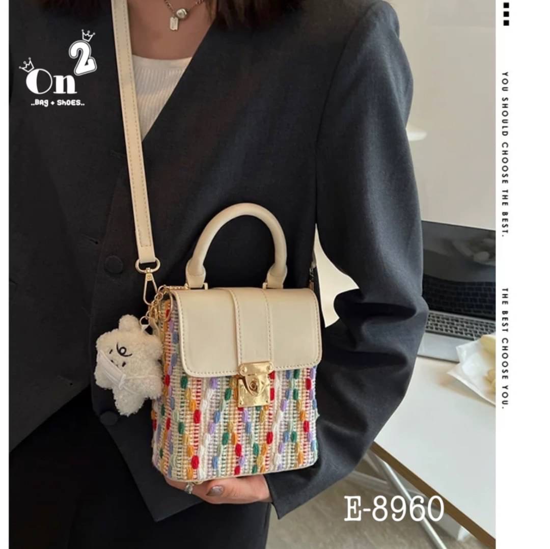 New arrivals กระเป๋าสะพายมาใหม่ ไซส์มินิดูตะมุตะมิน่ารักไปอีกจ้า ใส่โทรศัพท์ ใส่ของจุกจิก มาพร้อมพวงกุญแจ สายสะพายยาวครอสบอดี้