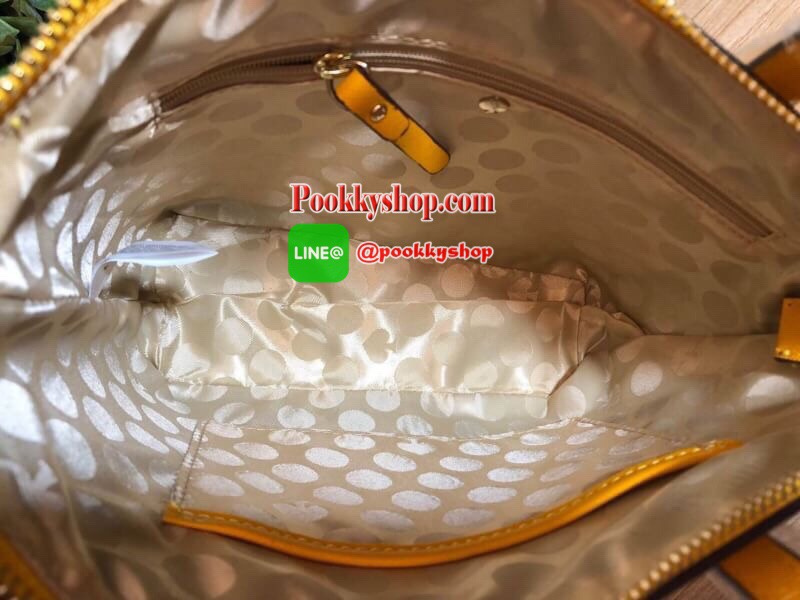 Kate Spade Cedar Street Mini Harmony Crossbody Small Handbag กระเป๋าสะพายใบเล็กสุดน่ารัก วัสดุหนัง Saffiano สวยหรูอยู่ทรงสไตล์ น่ารักไม่ซ้ำใคร ด้านหน้าประดับโลโก้สีทองสวย ภายในมีช่องซิปและช่องเล็ก สามารถใส่ ipad mini กระเป๋าสตางค์ใบยาวของใช้ได้จุกจิกได้เย