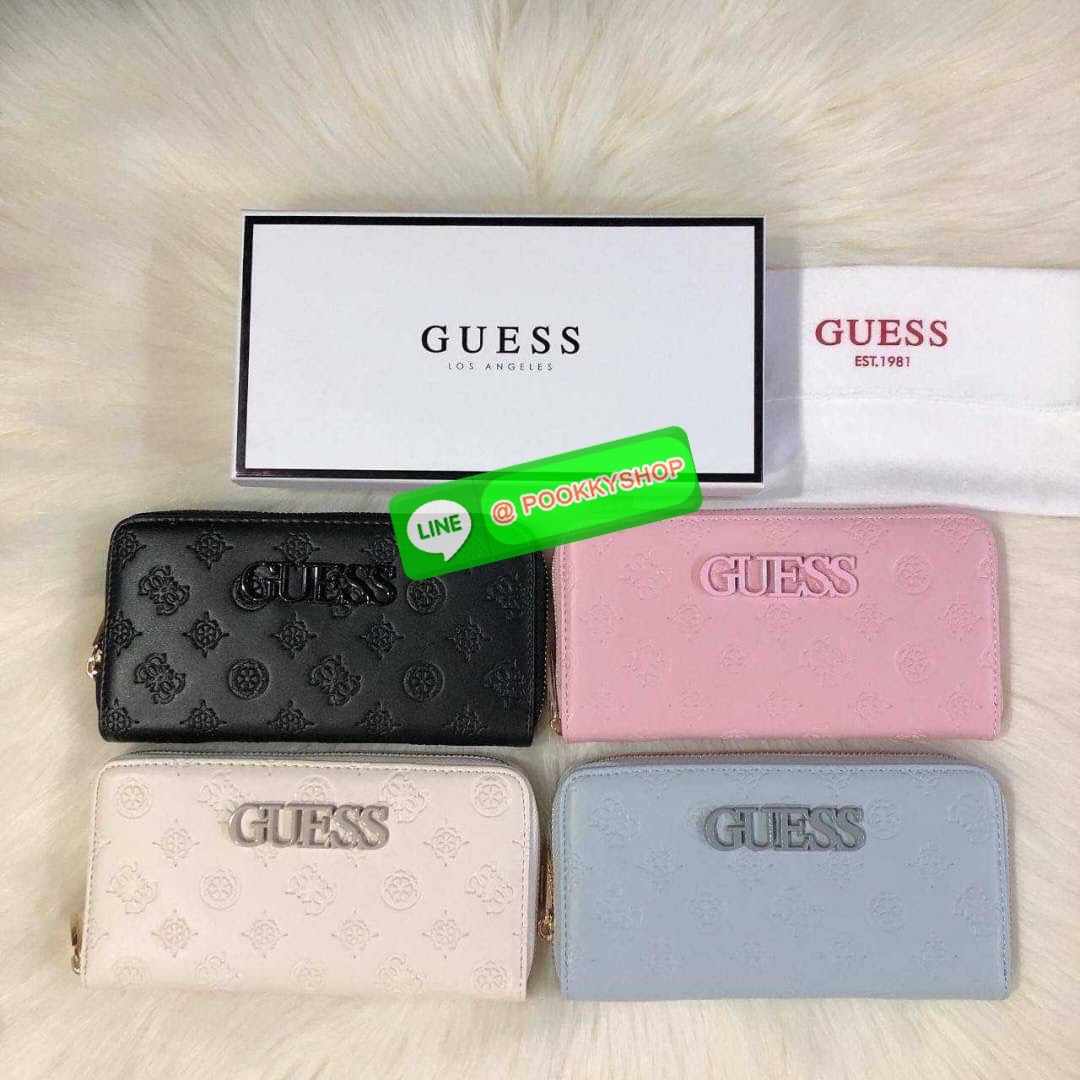 GUESS WOMEN'S LONG WALLET กระเป๋าสตางค์ใบยาว สวยมากค่ะ เปิดปิดด้วยซิป ด้านหน้าประดับโลโก้แบรนด์ ด้านหลังมีช่องซิป หัวซิปแบรนด์ทุกจุด ภายในมีช่องใส่ธนบัตรแบงก์พัน ช่องซิปกลางและช่องใส่บัตรหลายช่องสวยน่าใช้ทุกสีค่ะ มาพร้อมกล่องกระดาษแบรนด์และถุงผ้ามอบเ