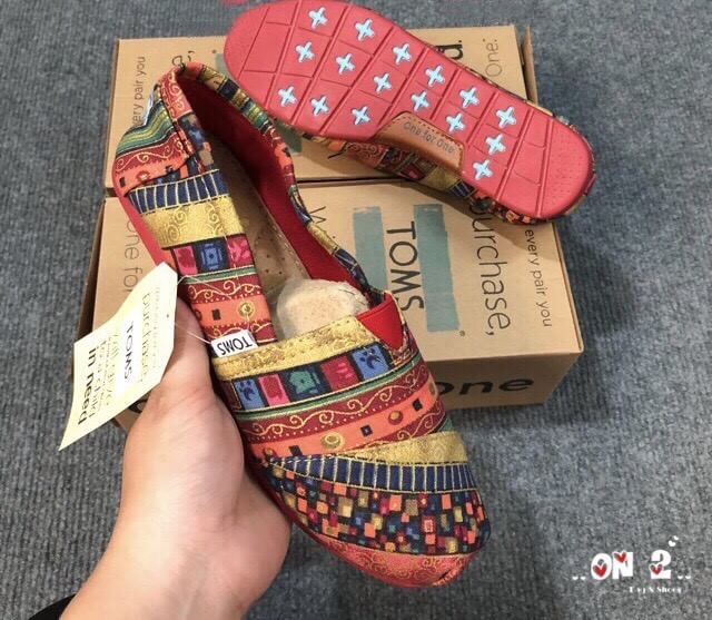 Toms Shoes พร้อมส่งค่ะส่งสุดฮิตรองเท้าสุดป๊อบมาทั้งลายNormal และลาย limited edition ใครรอรุ่นนี้อยู่ห้ามพลาดนะคะ