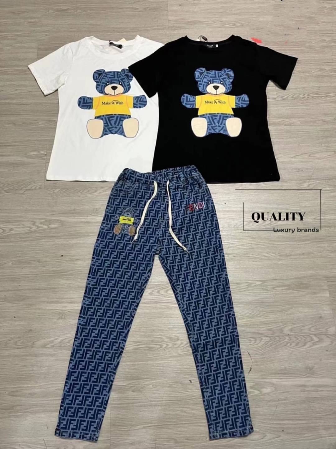 พร้อมส่ง!!! Set jeans เสื้อ+กางเกงขายาว Fendi งานป้าผ้ายืดกระชับได้ผ้าดีมาก ใส่สบาย กางเกงยีนยืดปักโลโก้ เอวสป๊อต มีกระเป๋า 2 ข้างใส่สบาย รีบจัดแนะนำเลย การันตีคุณภาพดีสุด 10/10 lable Fendi