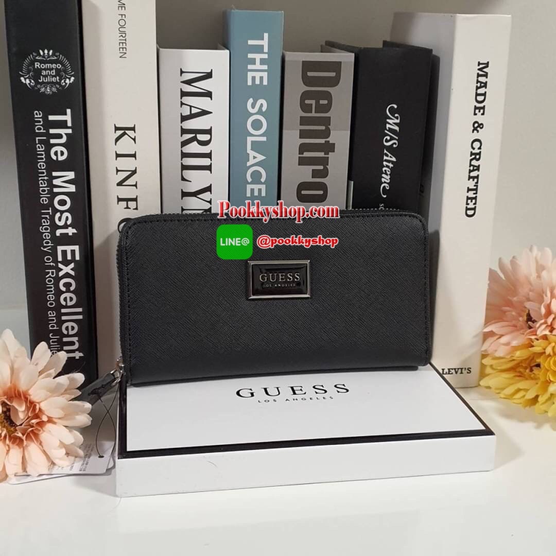 GUESS WOMEN'S WALLET กระเป๋าตังค์แบบซิปรอบ หนังลาย SAFFIANO ประดับโลโก้แบรนด์ด้านบน ด้านในมีซิปกลาง ไว้ใส่เหรียญ มีช่องใส่บัตรหลายช่อง ช่องใส่ธนบัตรมี2ช่องใหญ่ น้ำหนักเบา อุปกรณ์ครบ ห้ามพลาดค่า!