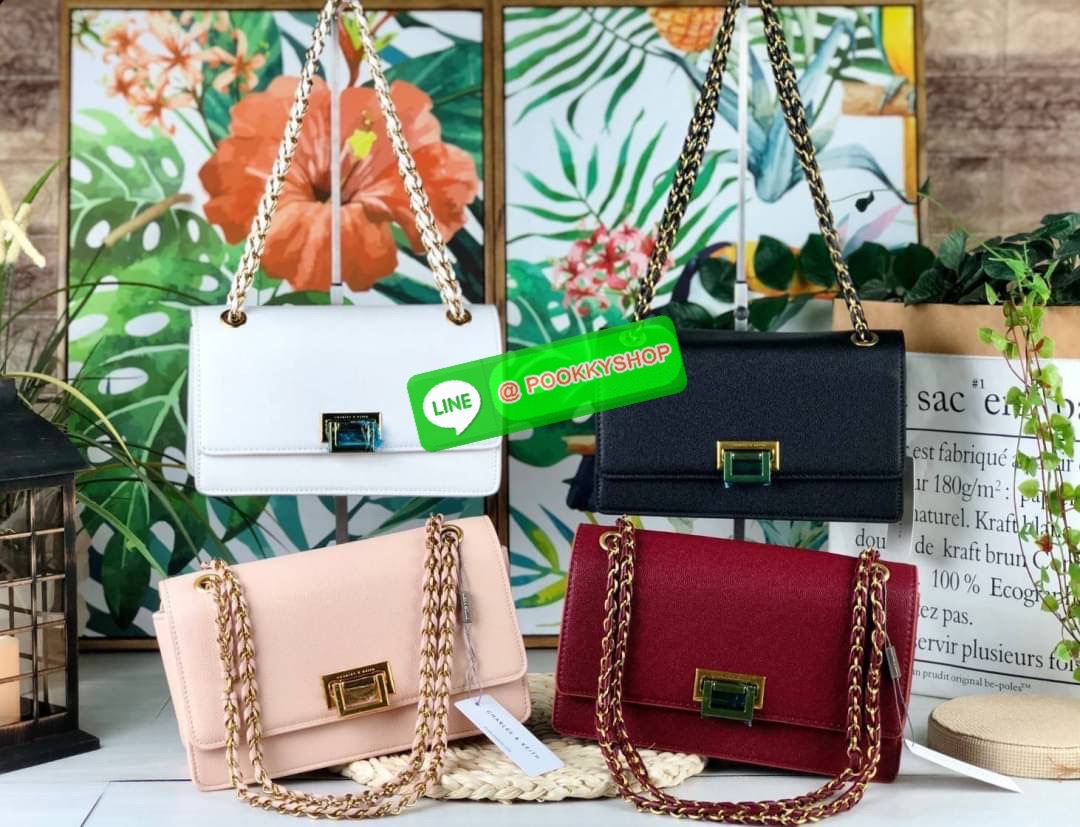 Restock พร้อมส่งครบสีค่า เพิ่มความหรูหราให้คุณกับใบนี้เลยค่ะ Charles & Keith Chain Strap Shoulder Bag กระเป๋าสะพายสายโซ่วางอยู่ทรง วัสดุหนังลายเกรน ตัดกับอะไหล่สีทองหรูหราลงตัว เปิดปิดแบบตัวดันล็อก ด้านในมีช่องซิปเล็ก1 ช่อง จุของได้ดี ใส่กระเป๋าเงินใบยาวไ