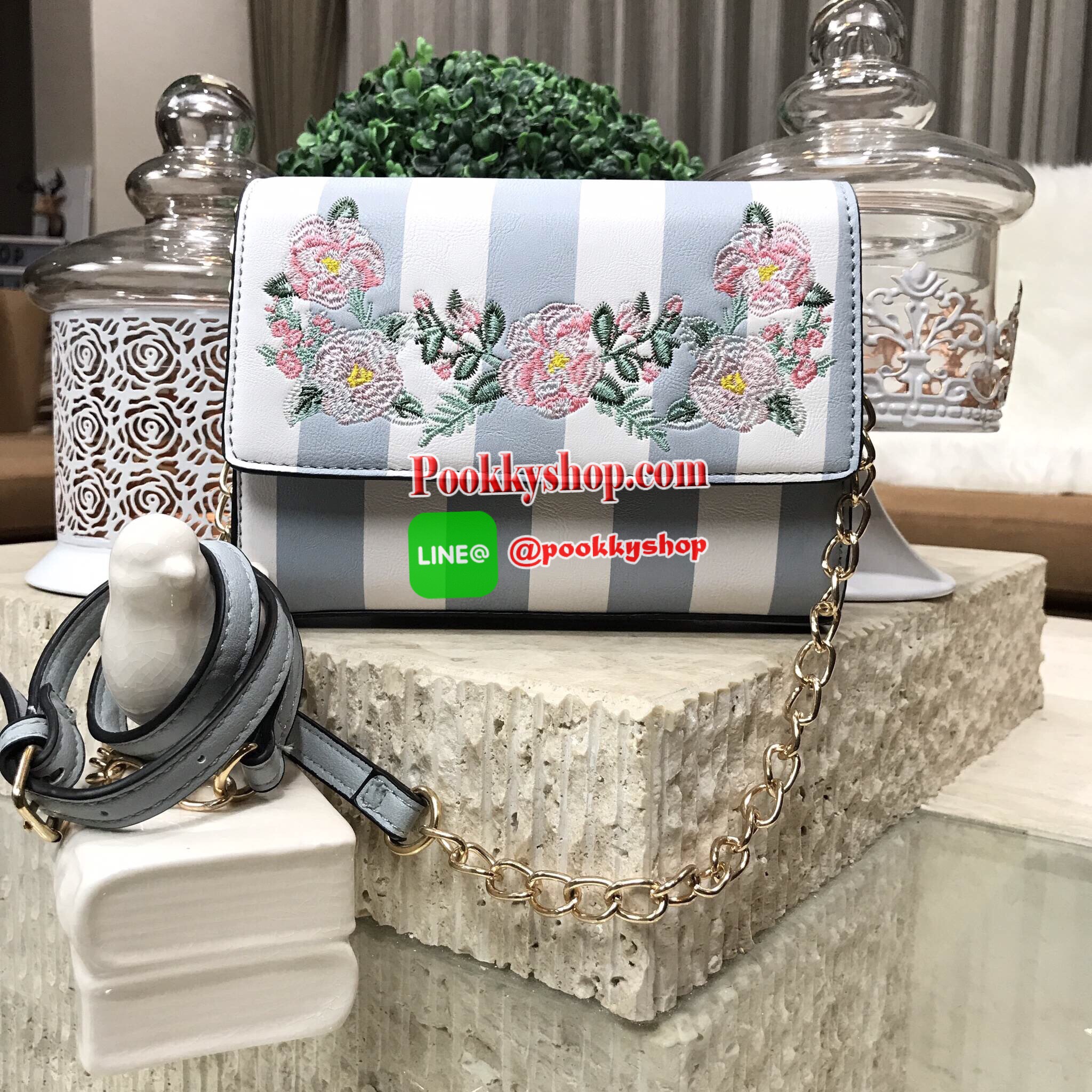 Don't Miss! NEW ARRIVAL! ALDO flower Crossbody Bag กระเป๋าถือ/สะพายรุ่นใหม่ล่าสุด ALDO แบรนด์ดังจากแคนนาดาดีไซน์สุดชิคปักลายดอกไม้สไตล์วินเทจหนังลายทางสพาสเทลอยู่ทรงกันน้ำ เปิดปิดด้วยกระดุมแม่เหล็ก ภายในมีโลโก้ ช่องซิป ช่องใส่มือถือ ใส่iphone7+ได้ น้